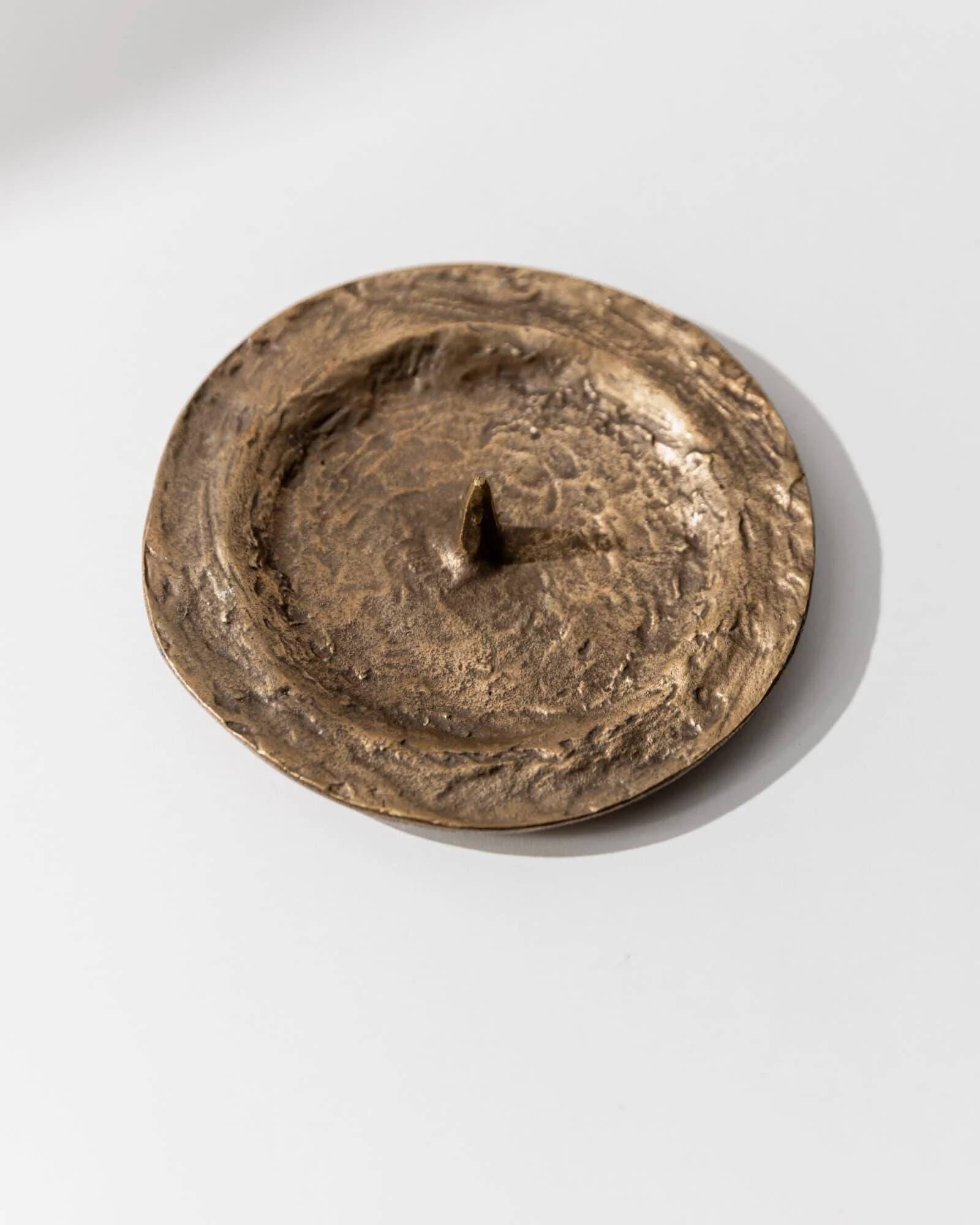 Vintage bronze candlestick from the 1960s, classic design, tray for medium to large candles.