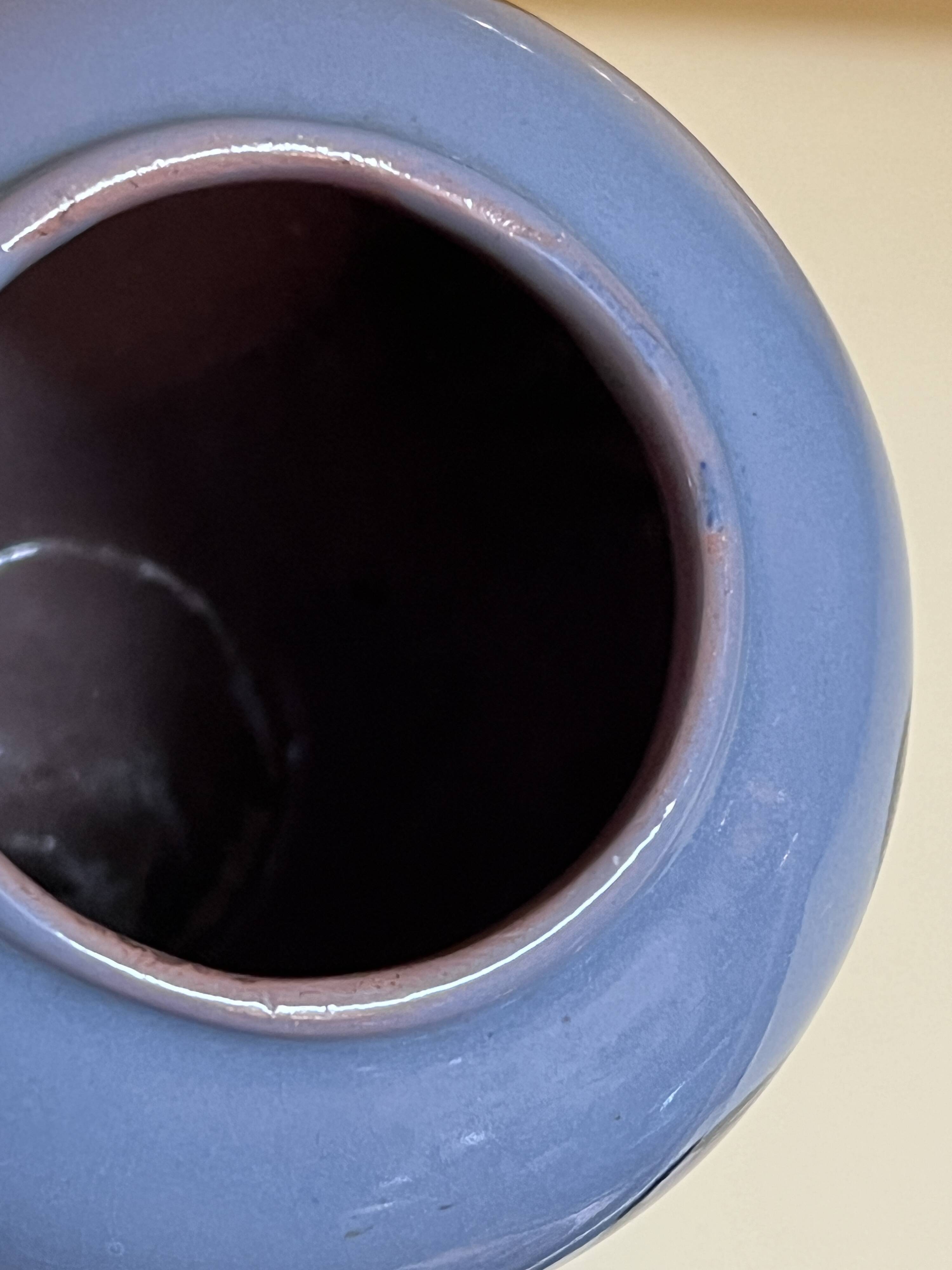 Vase violet de O. Larrieu