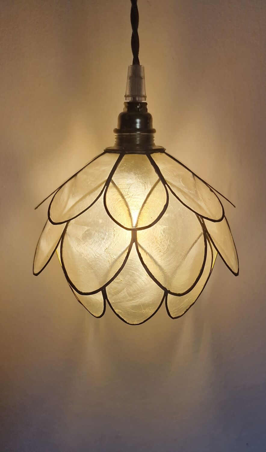 Mother-of-pearl lotus flower suspended or portable