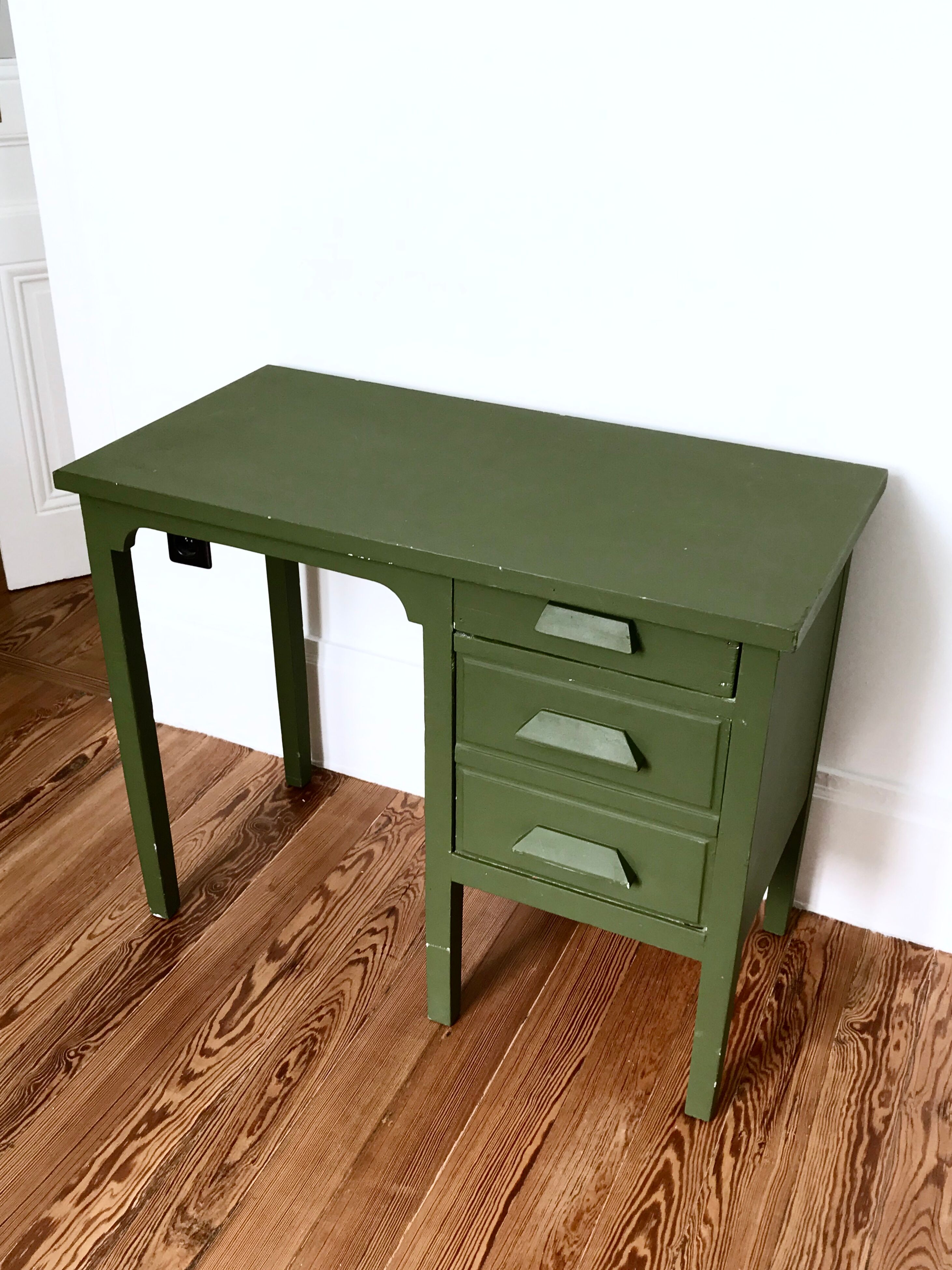 Child desk 1950
