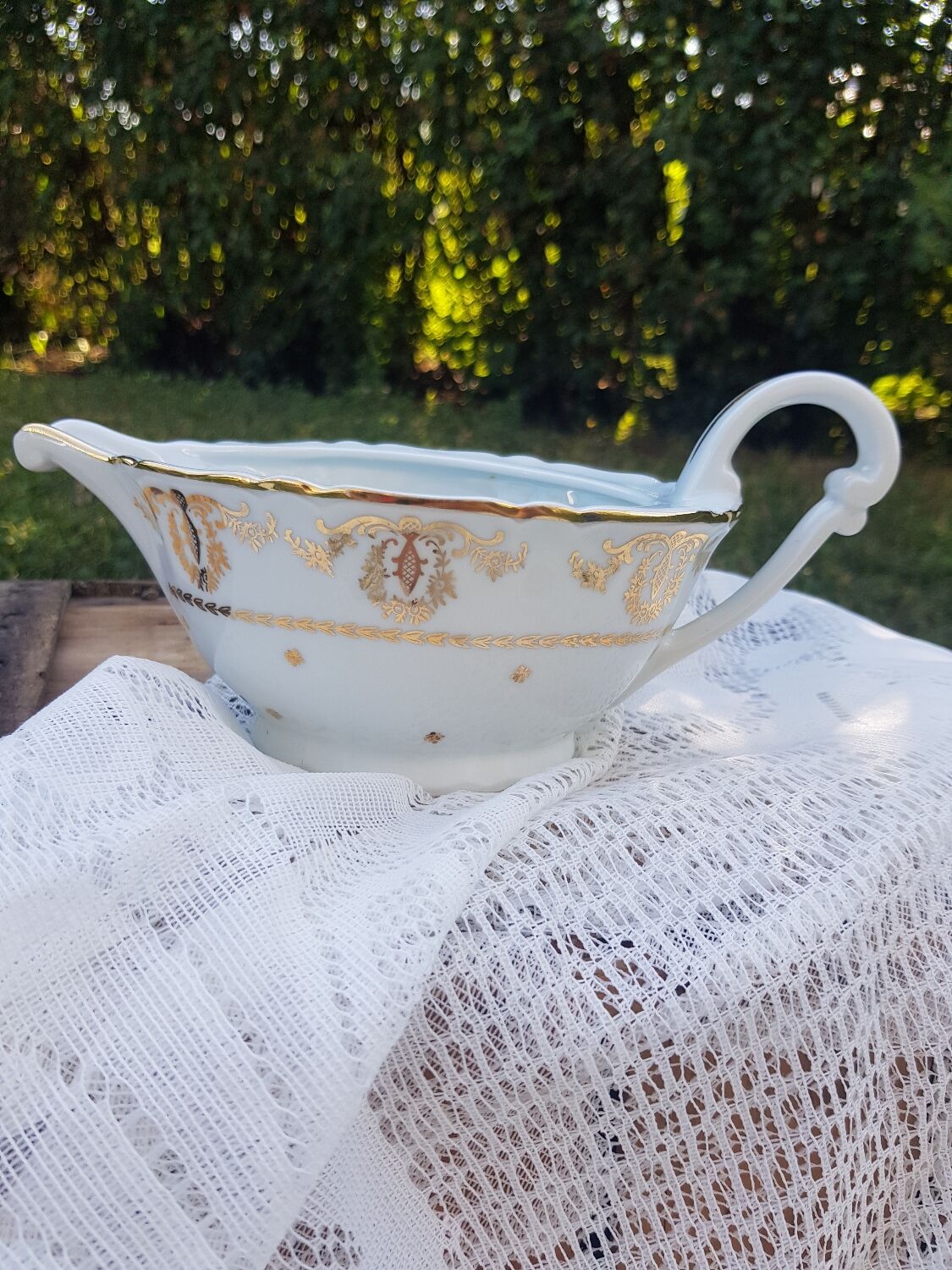 Porcelaine du berry gravy boat