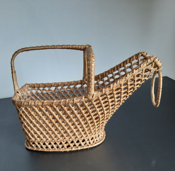 Door wicker bottles