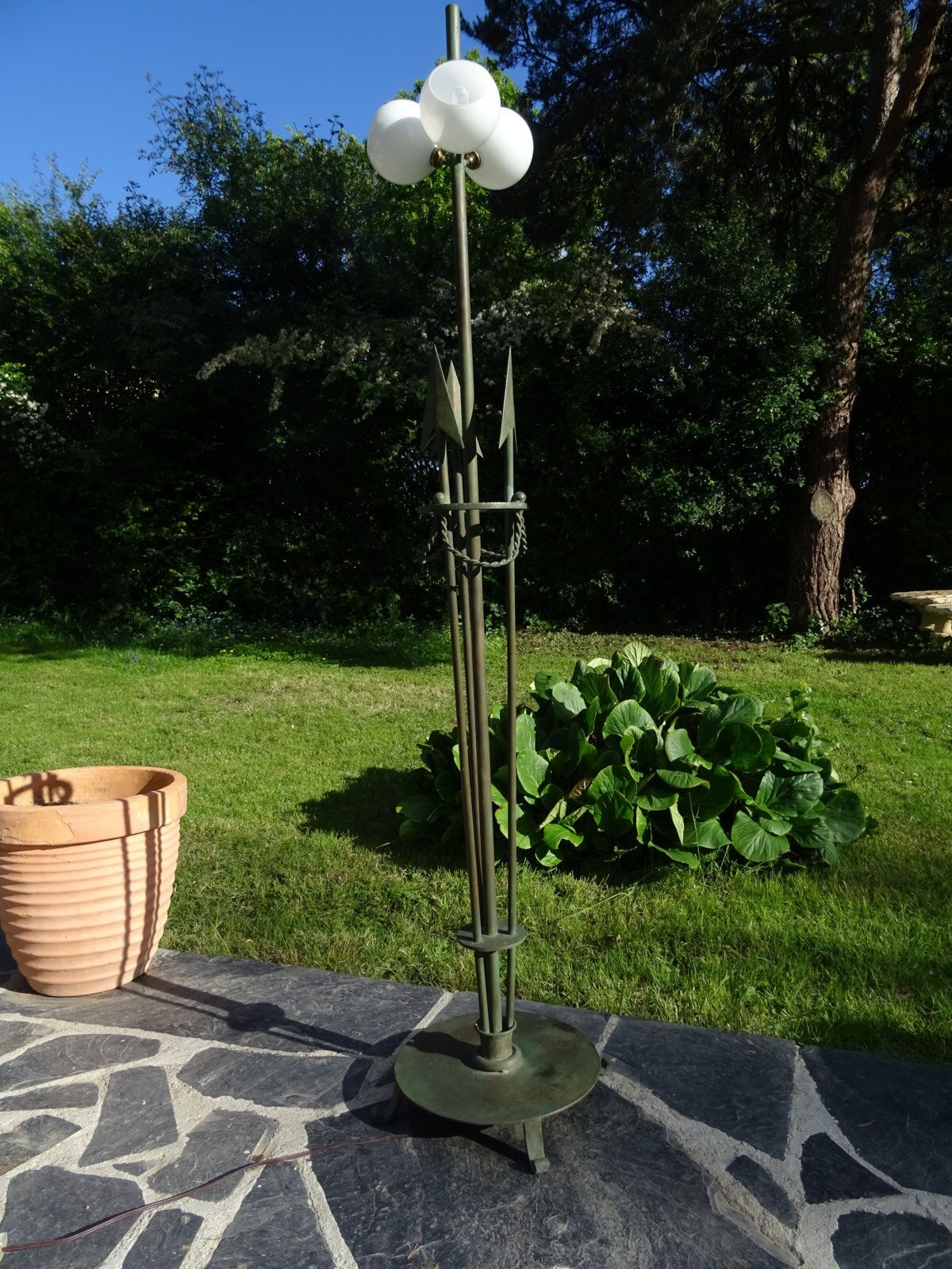 Art deco wrought iron floor lamp with arrows