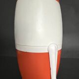 Apparatus for making crushed ice