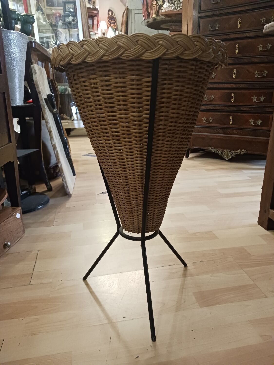 Trash, Vintage metal stand basket 1960, 1970