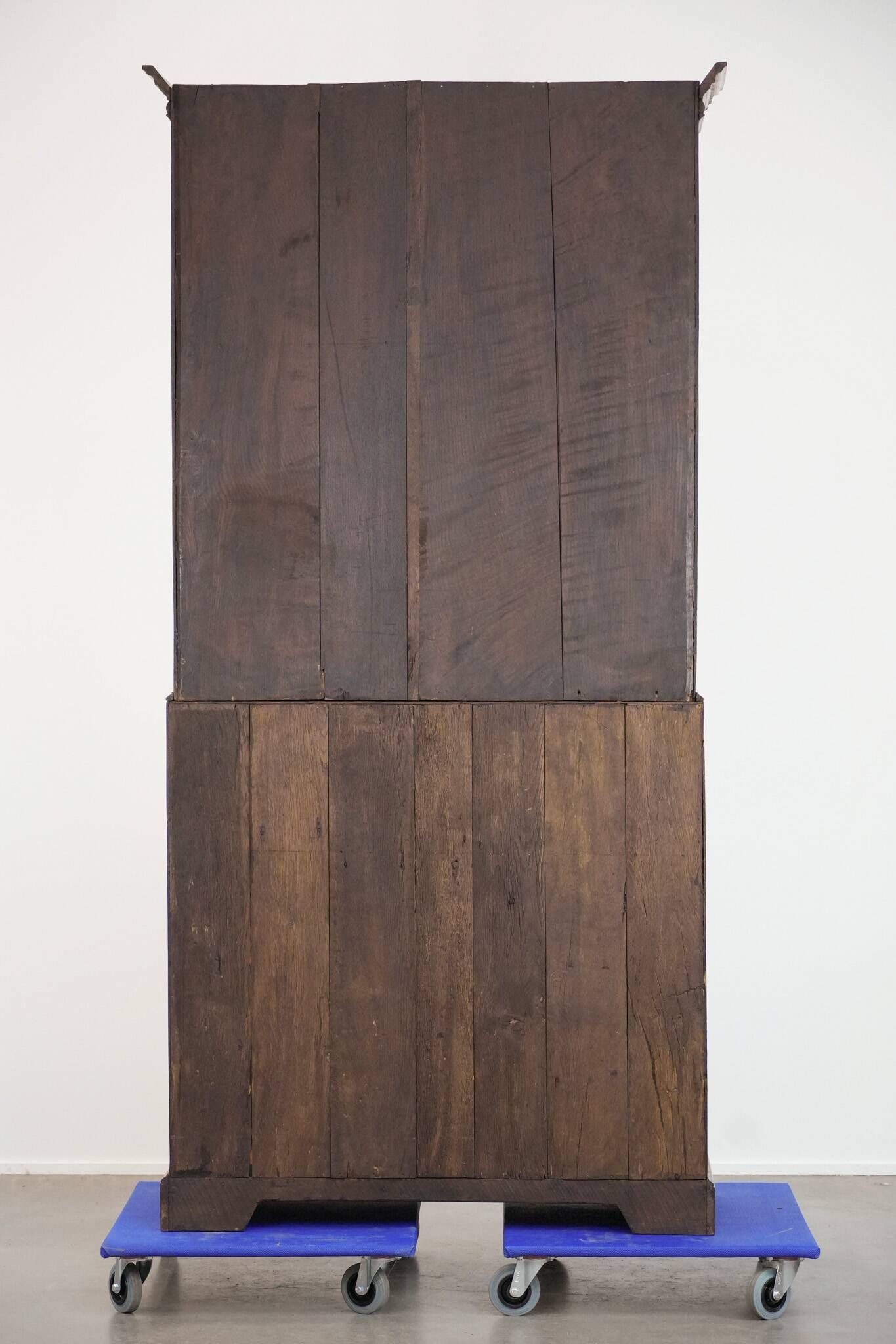 Antique English 18th-century desk/bookcase with a beautiful interior