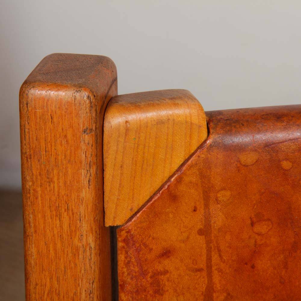 Ensemble de 4 chaises Maison Regain en orme et cuir, 1980