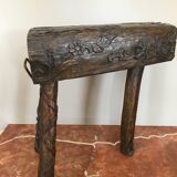 Tabouret tripode brutaliste