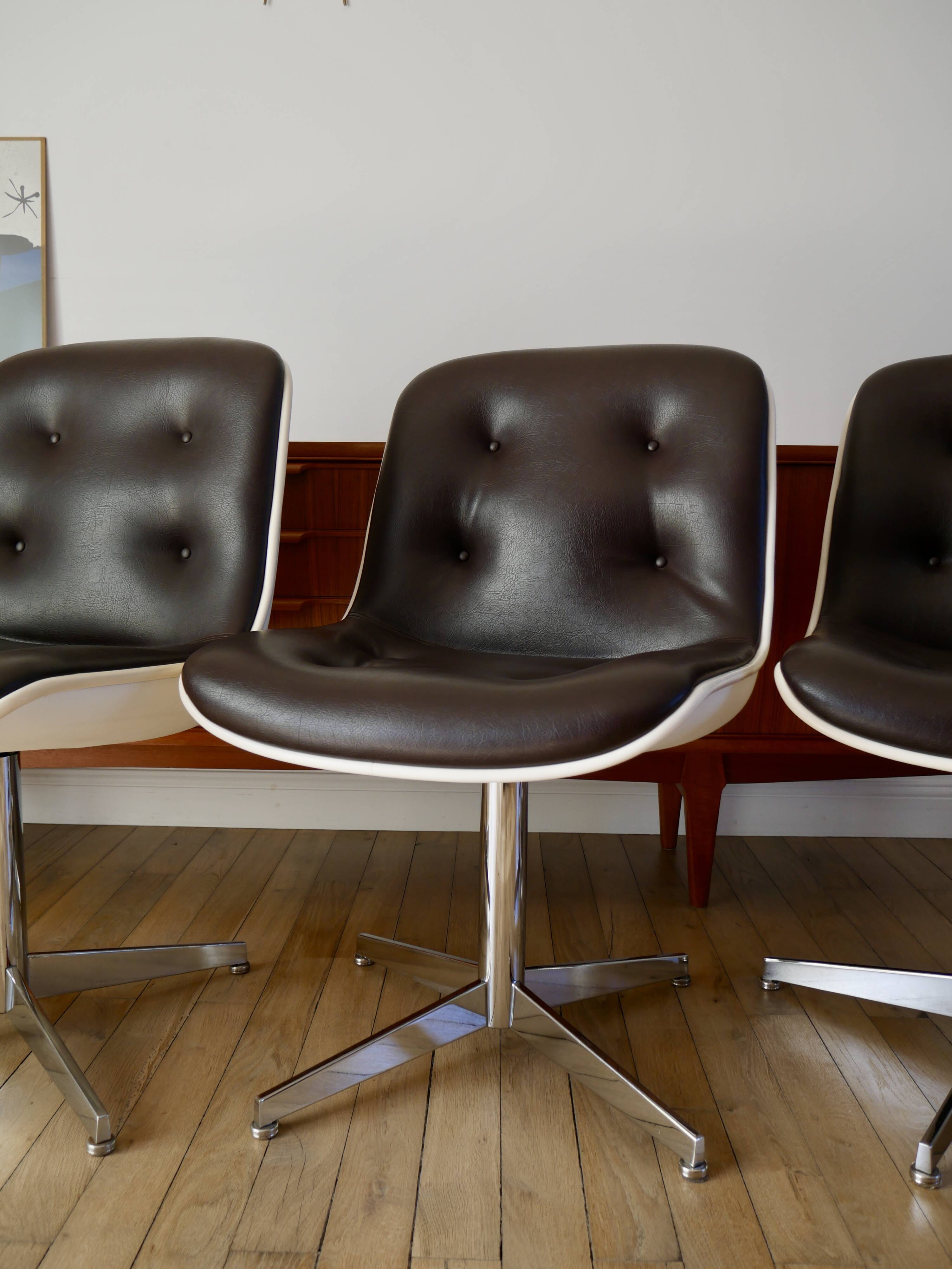 Set of 4 Executive Strafor shell chairs in leather, plastic and chrome 1970s