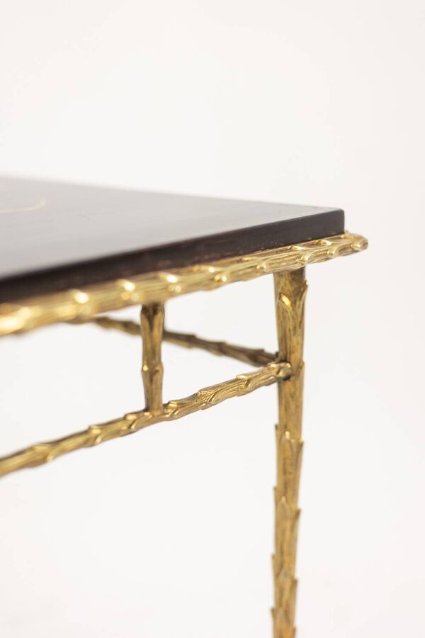 Maison Baguès. Table basse en bronze, laque noire, décor or. Circa 1970