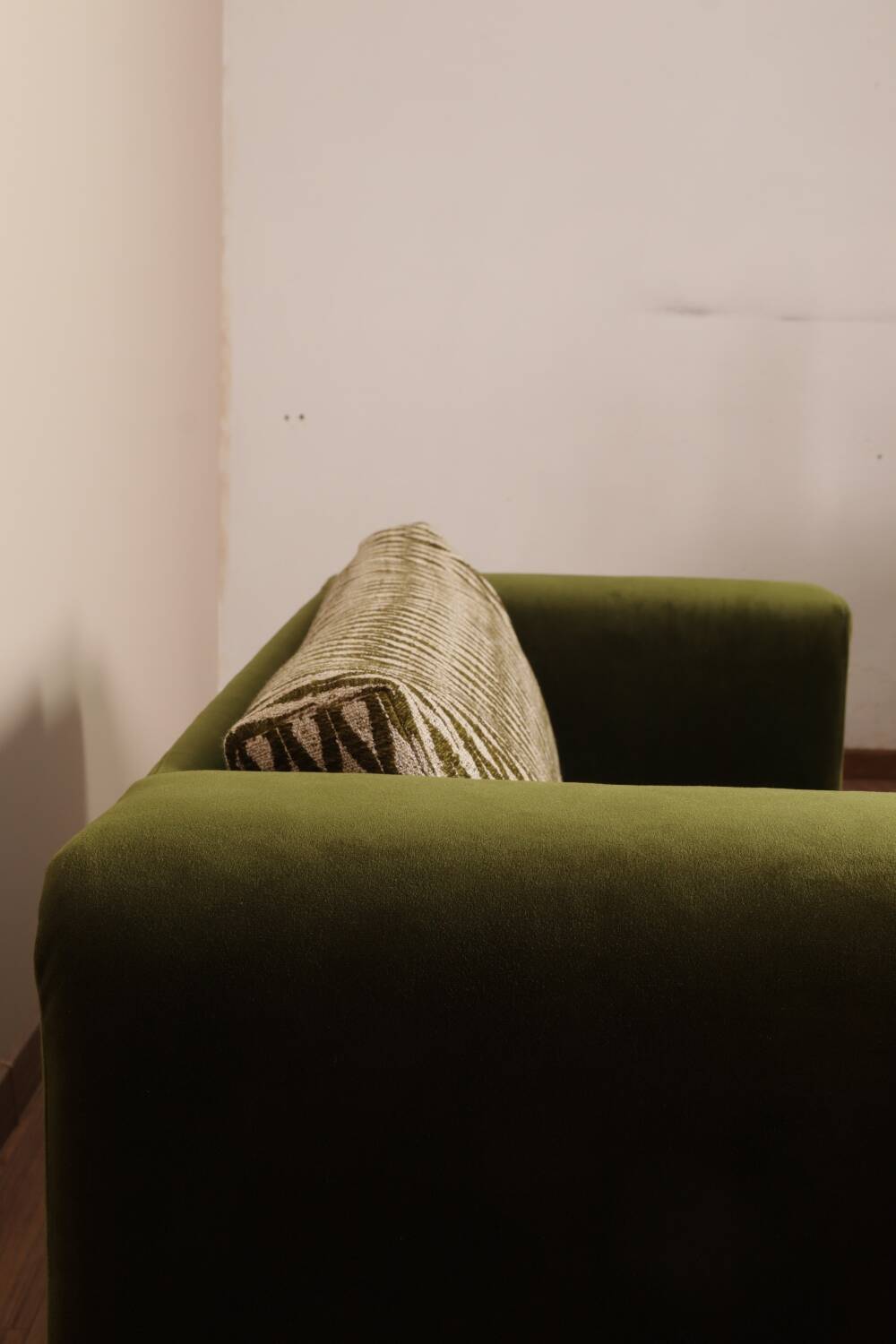 Vintage Two-seater Sofa, Deep Green Velvet, Cuschion patterns