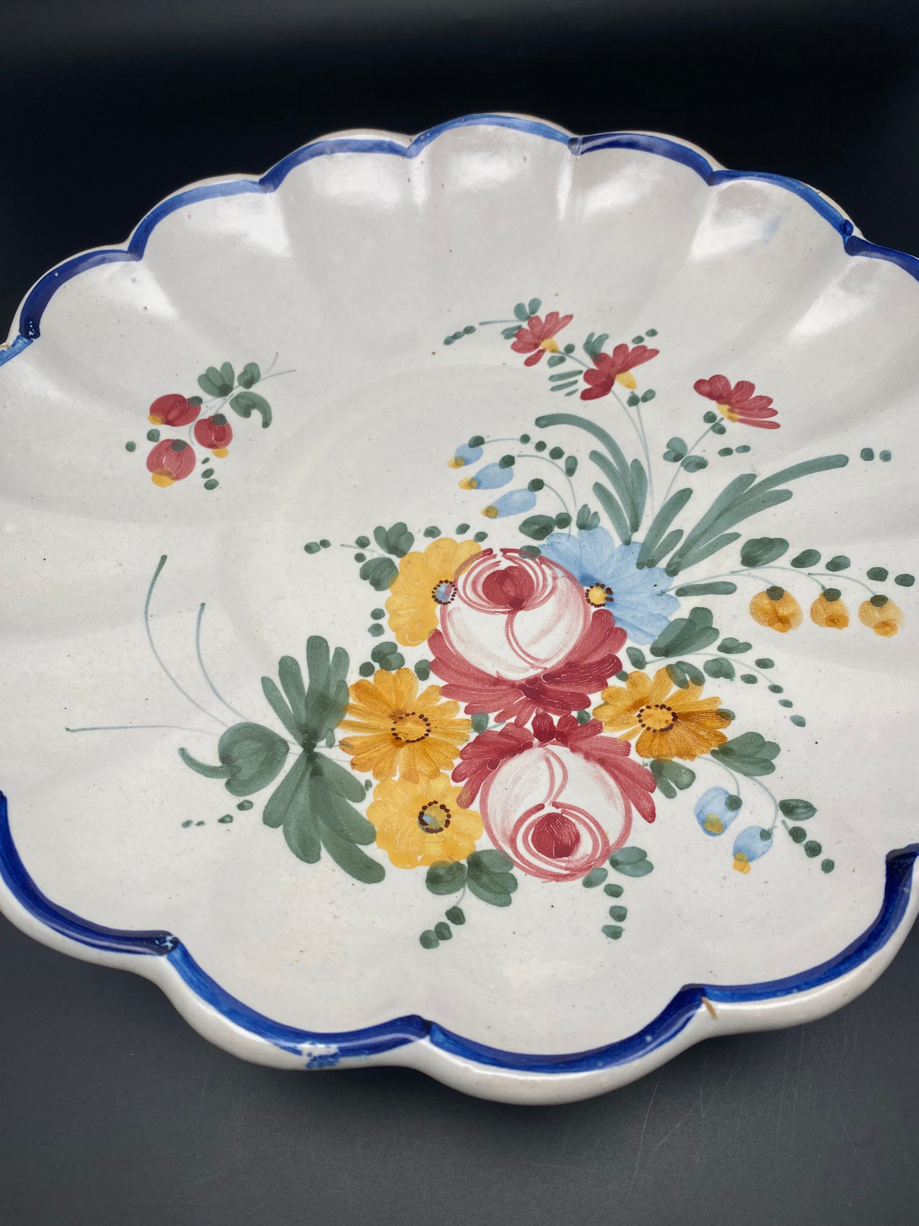 Round dish shape daisy Pattern Floral pattern in Italian ceramic – MMF17