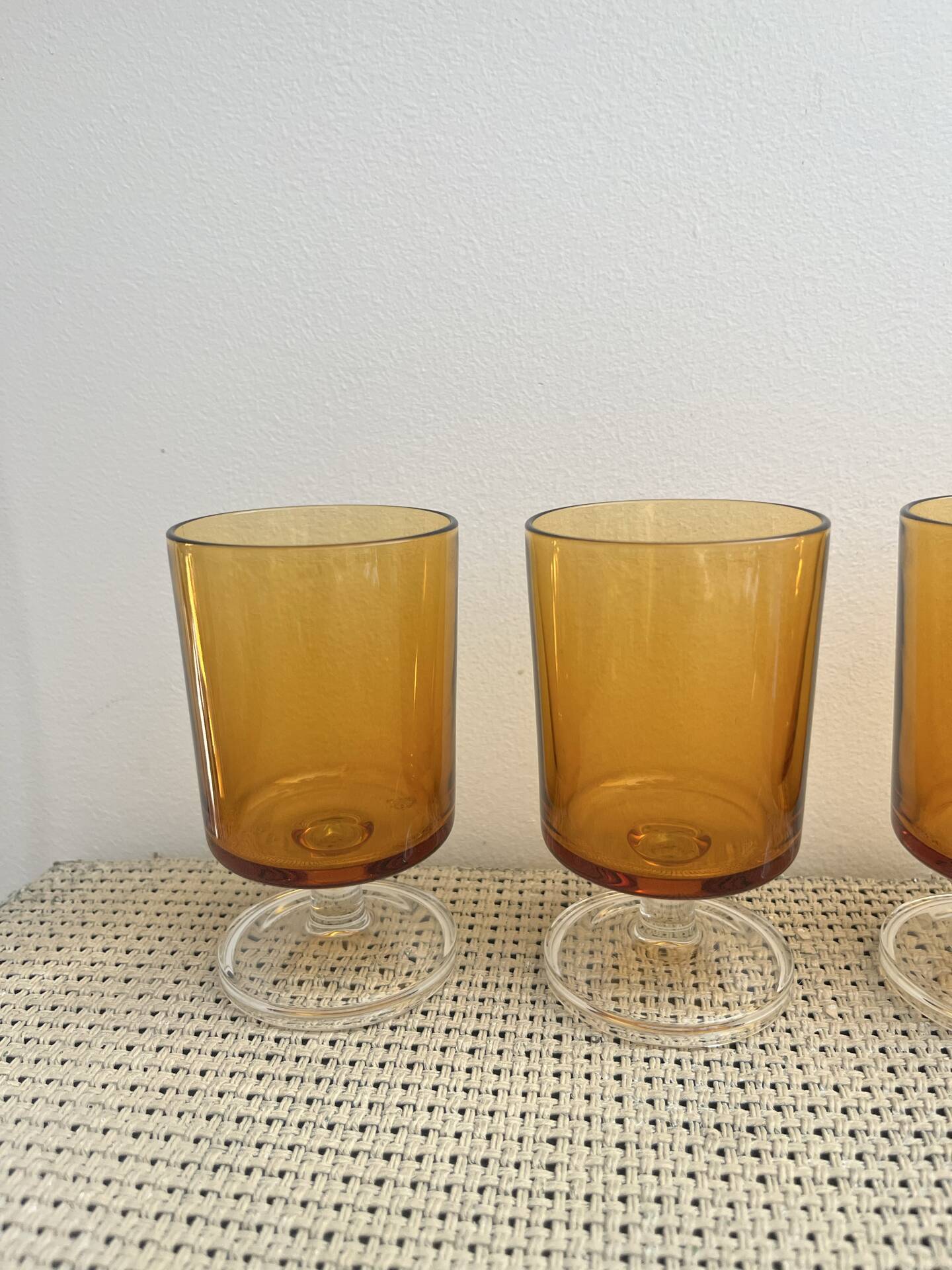 4 verres à pied
