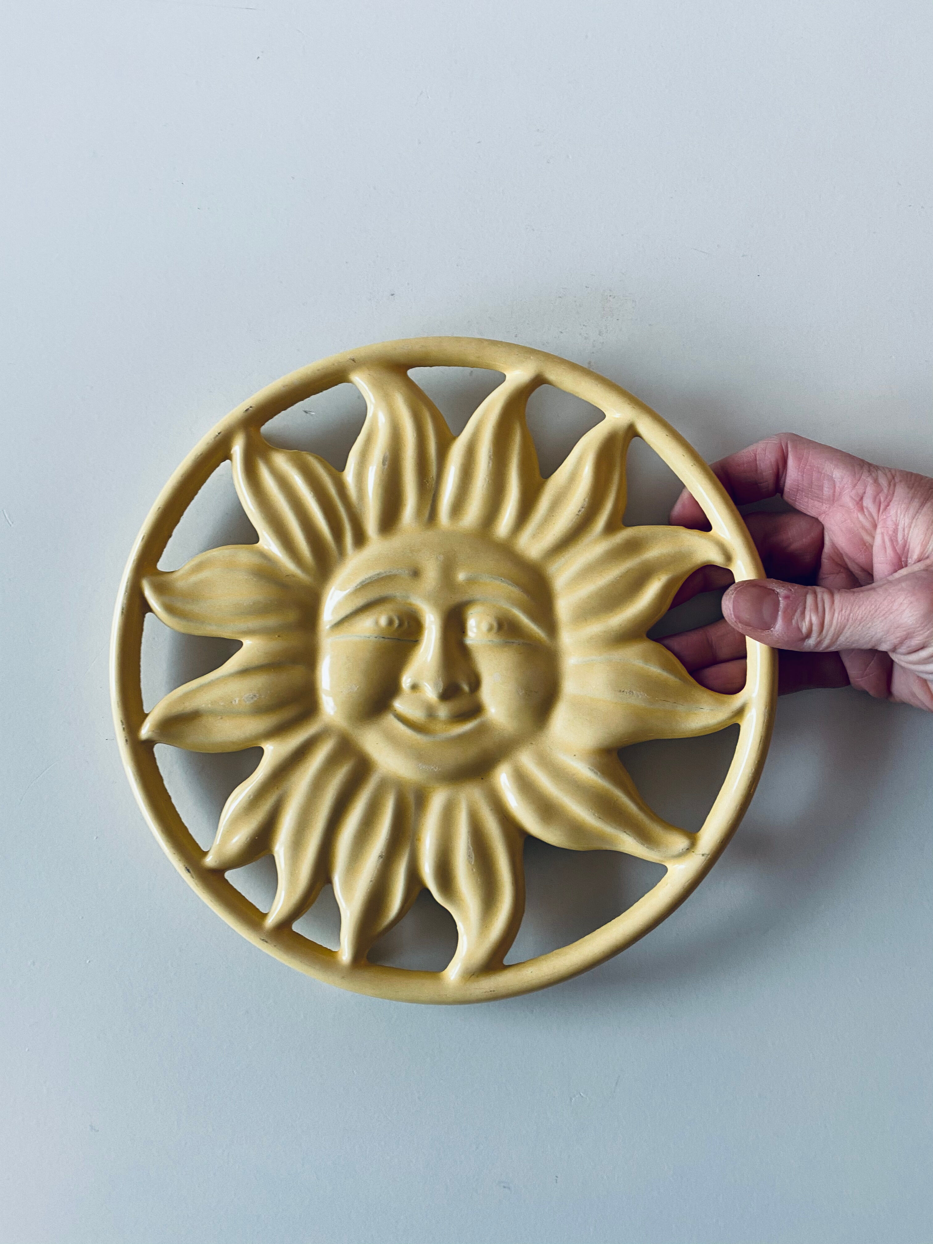 Under-the-flat cast-iron sun