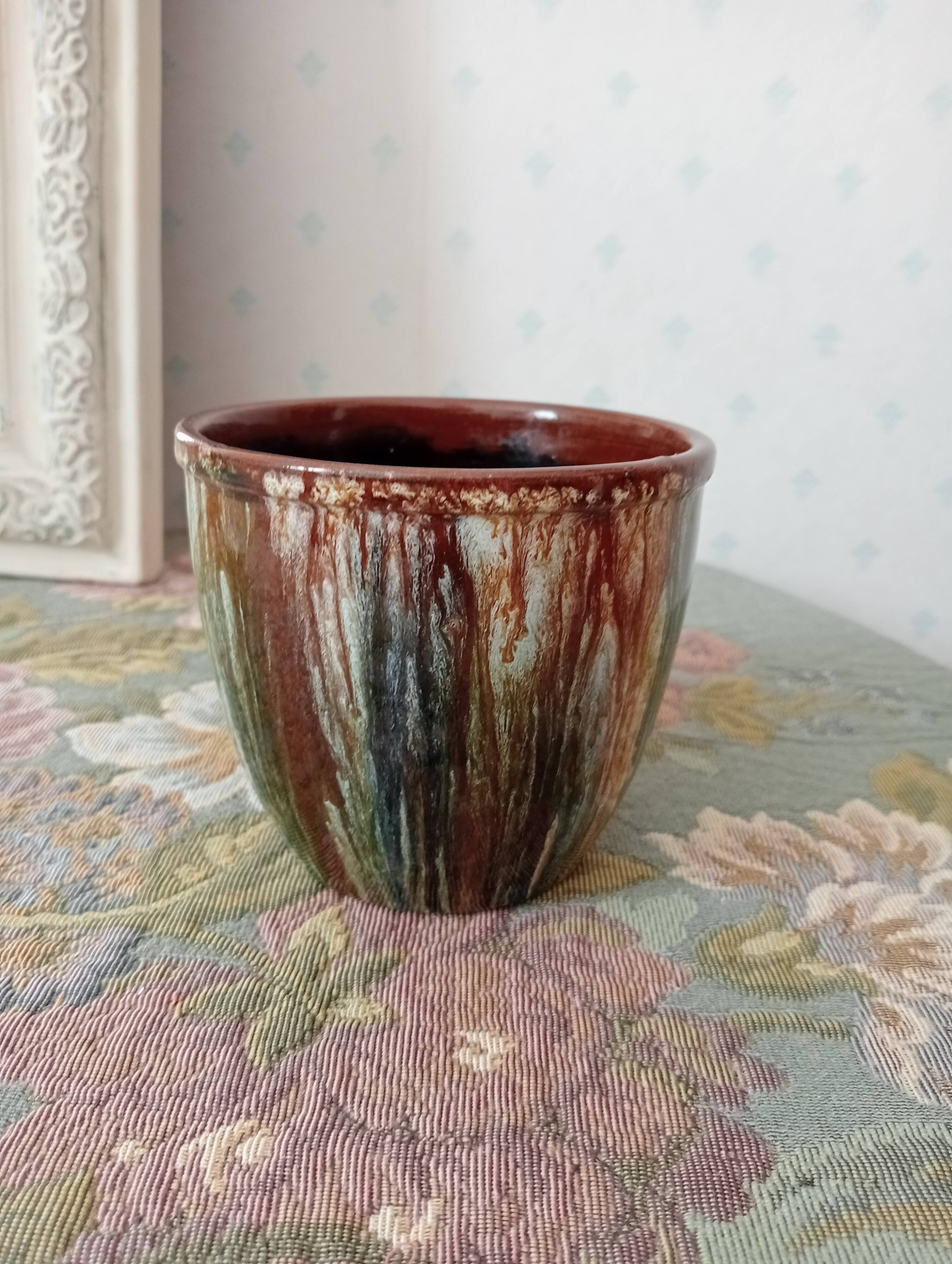 English vase circa early 20th century