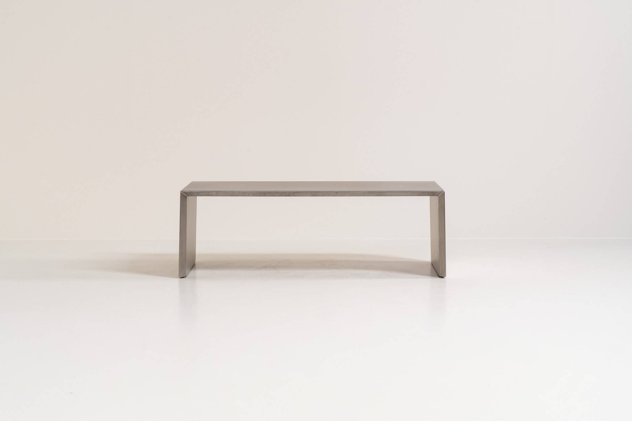 Table basse en acier inoxydable brossé