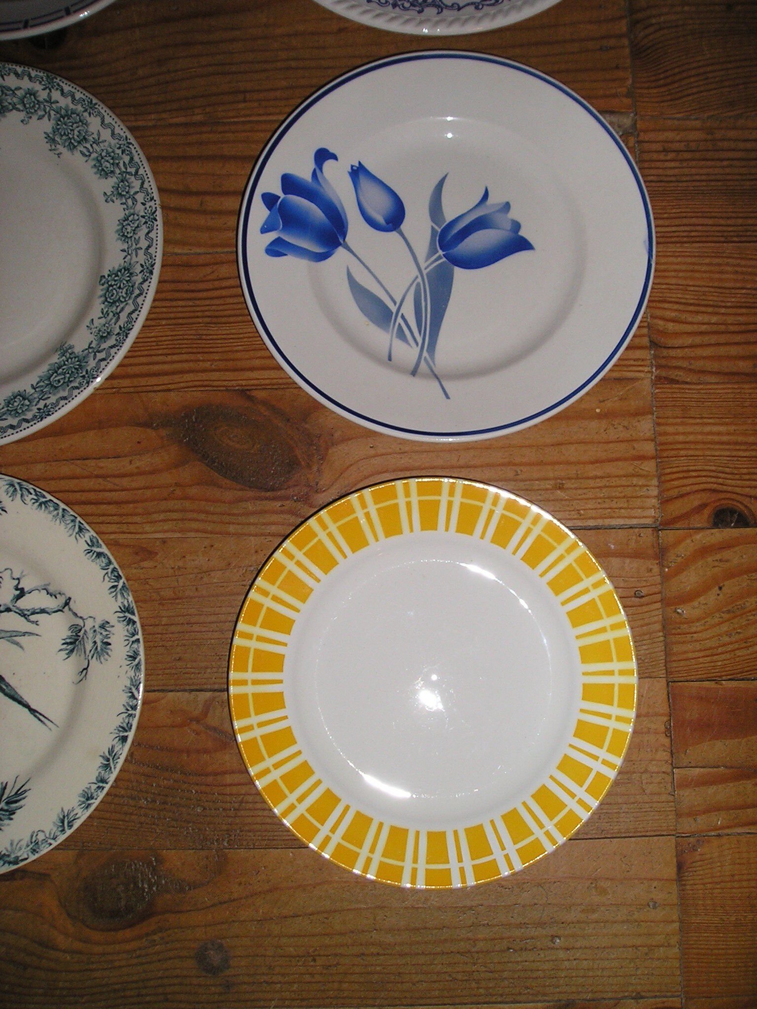 Set of 12 different flat plates