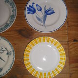 Set of 12 different flat plates