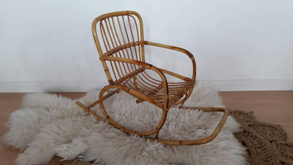 Fauteuil à bascule en rotin vintage pour les enfants