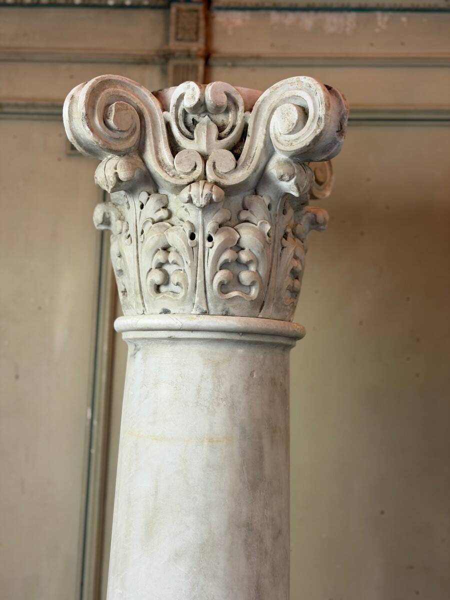 Pair of Carrara marble columns, 214 cm high, circa 1880