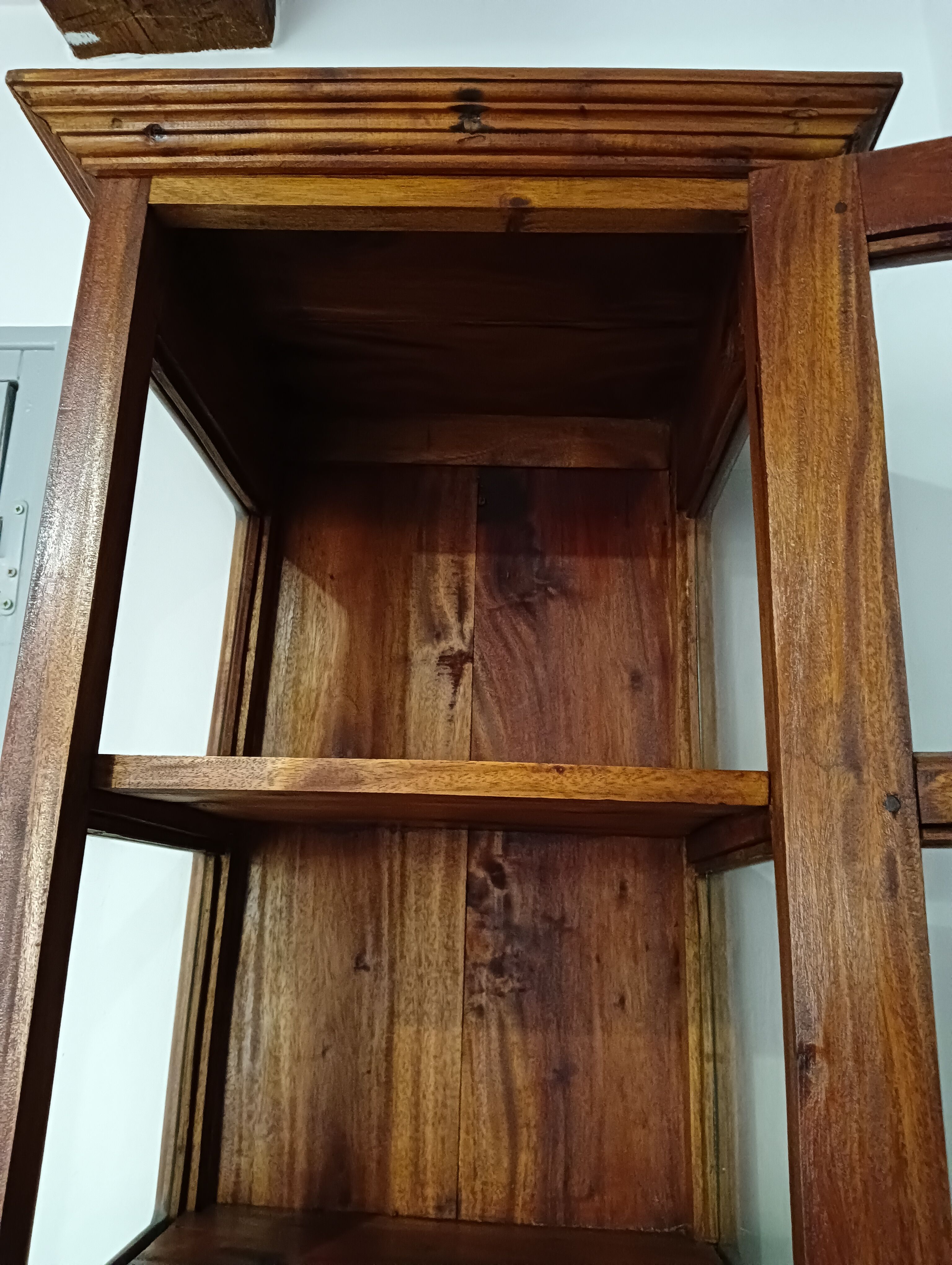 Mahogany column showcase, 1 glass door, 1 drawer, 5 wooden shelves