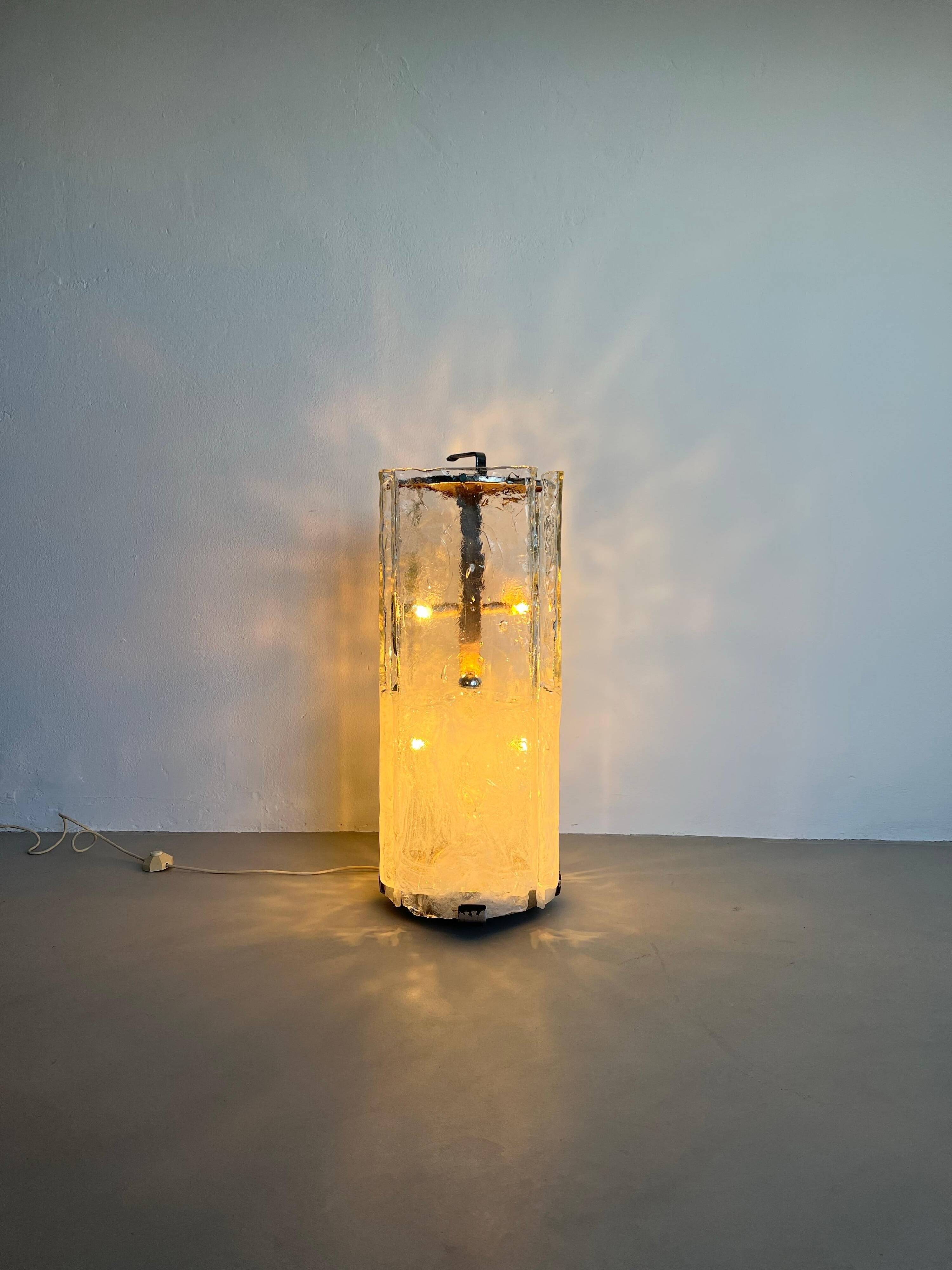 Lampadaire  vintage des années 1960, style Mazzega, en verre de Murano et métal chromé.