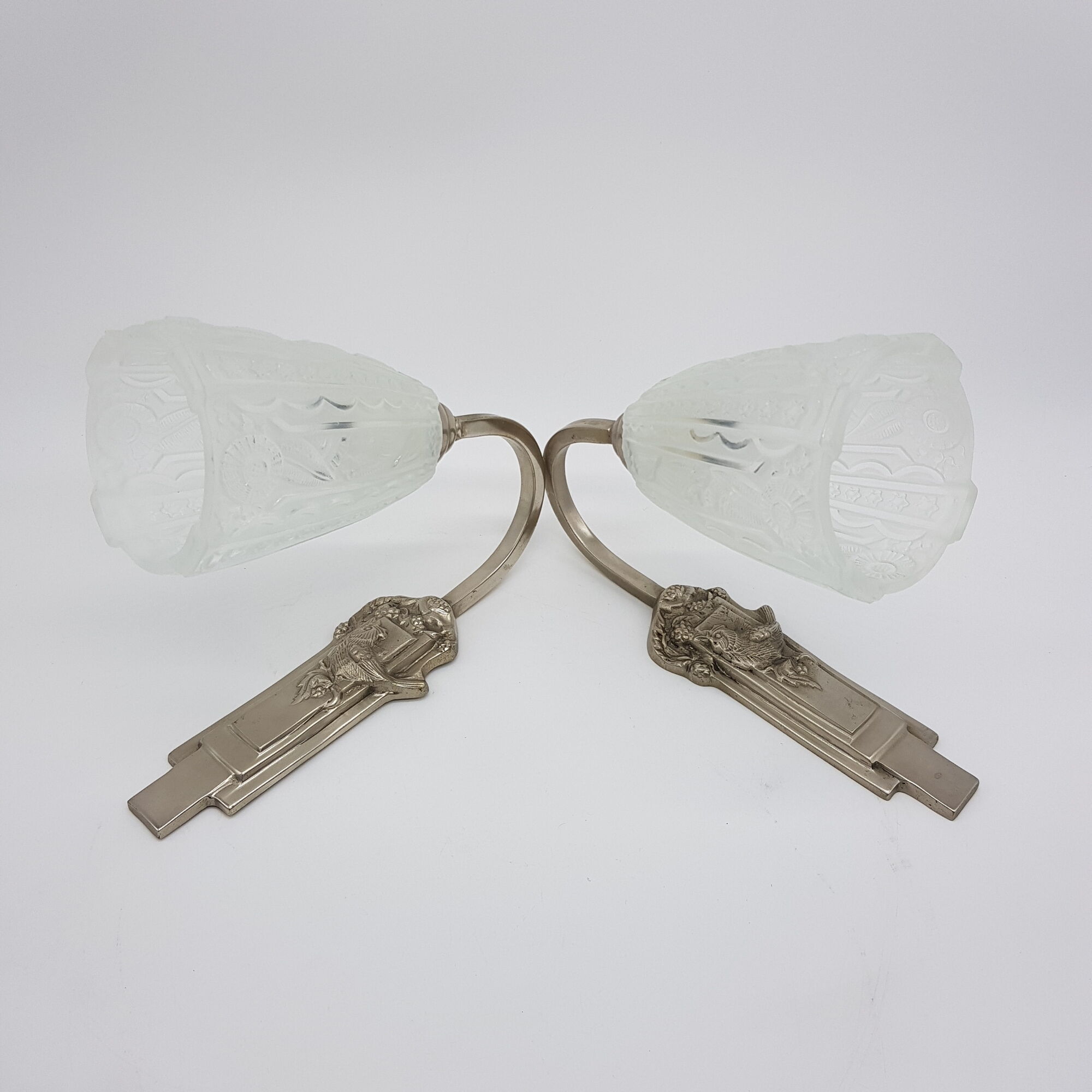 Pair of Art Deco style wall light of pressed glass