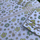 Vintage rectangular tablecloth & 8 towels