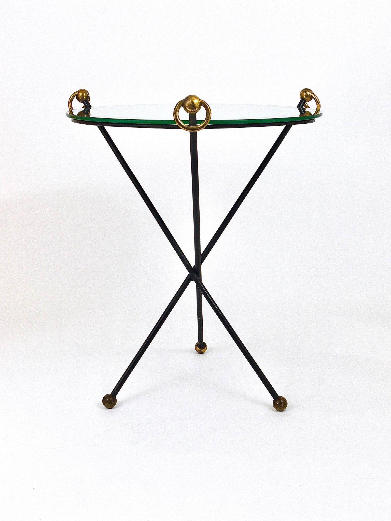 Table d'appoint miroir française milieu du siècle, style Jacques Adnet, laiton, années 1950