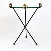 Table d'appoint miroir française milieu du siècle, style Jacques Adnet, laiton, années 1950
