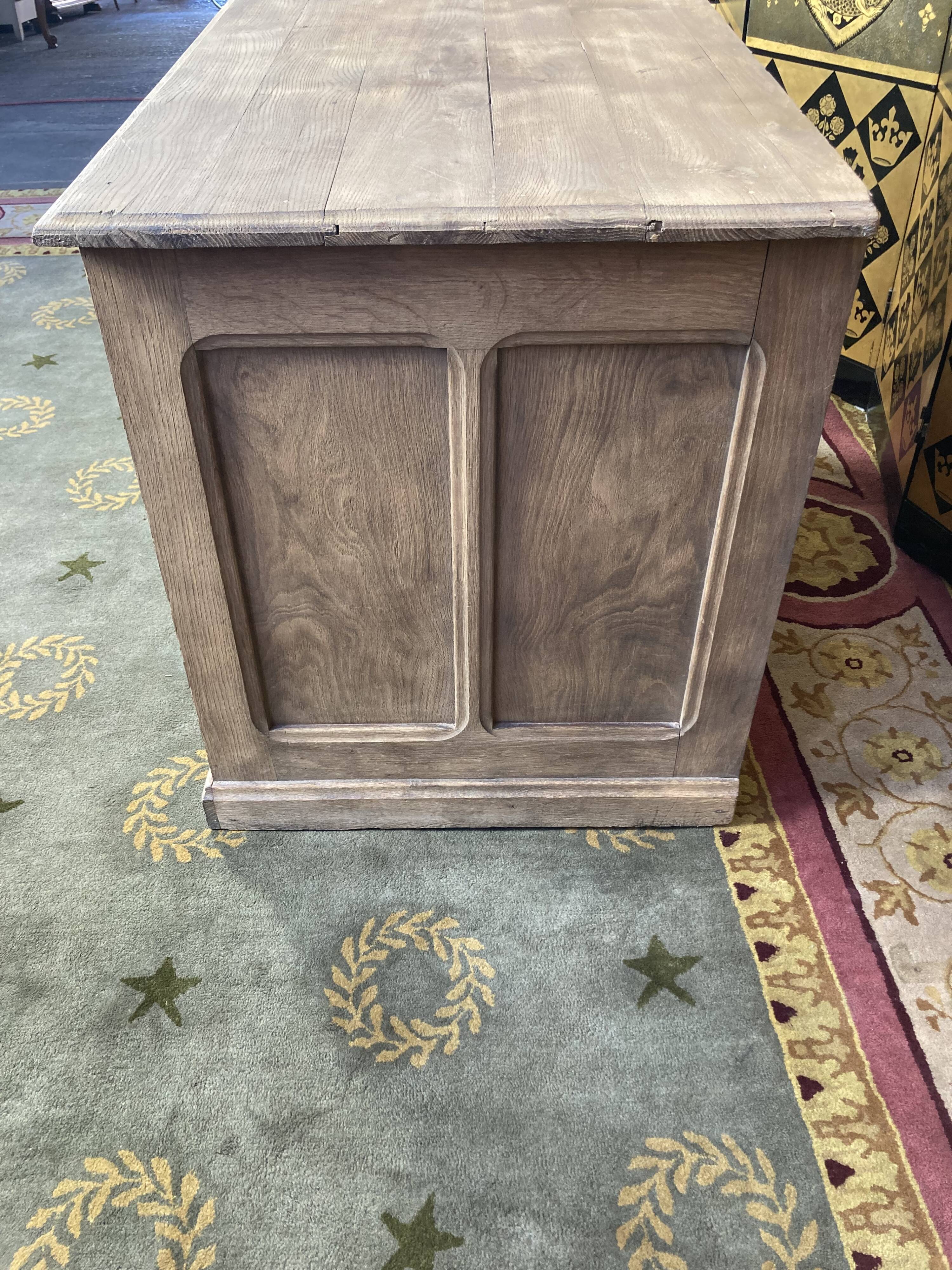 Administration office in gumned aero oak