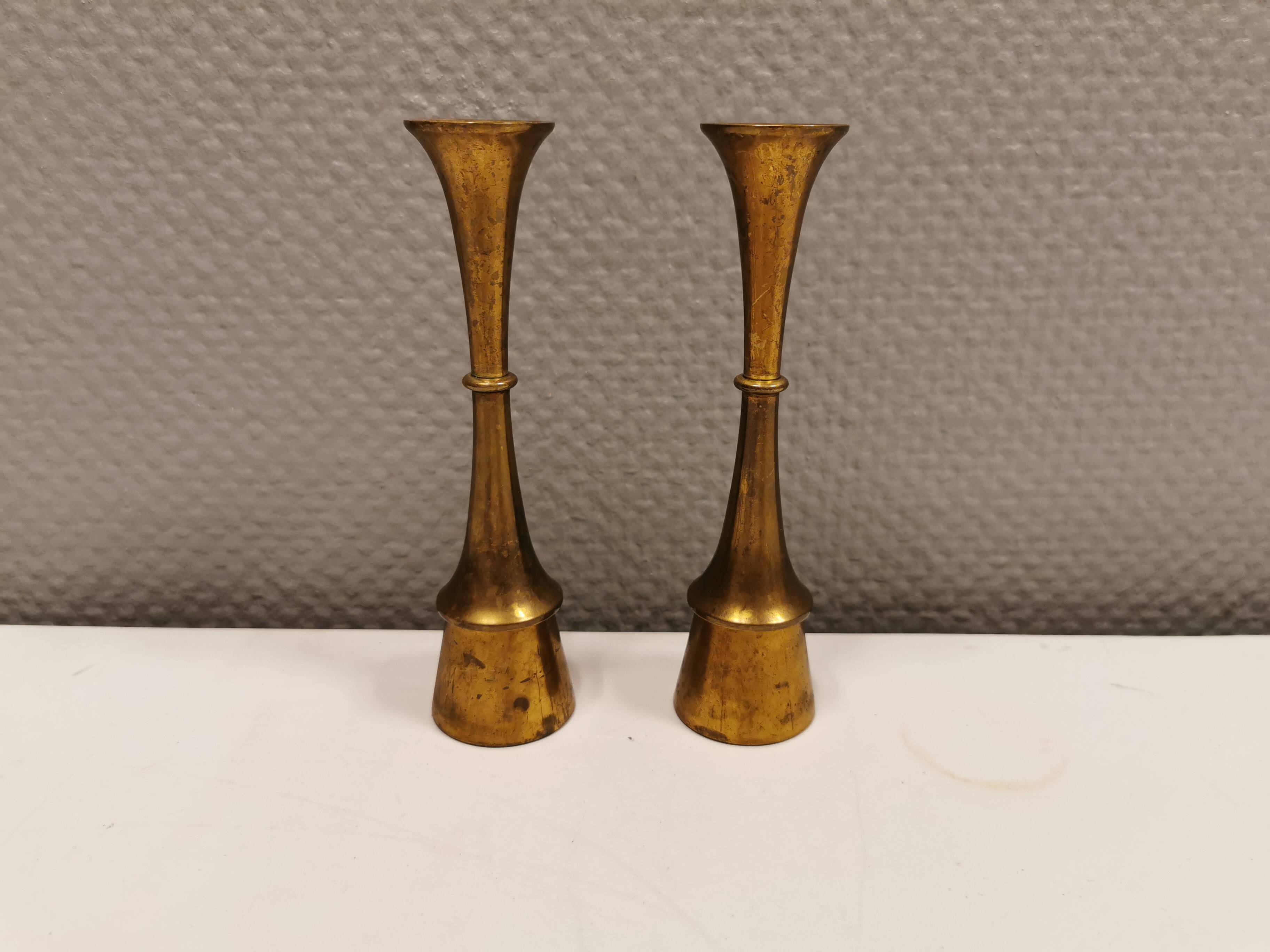 A set of beautiful candlesticks in solid brass.