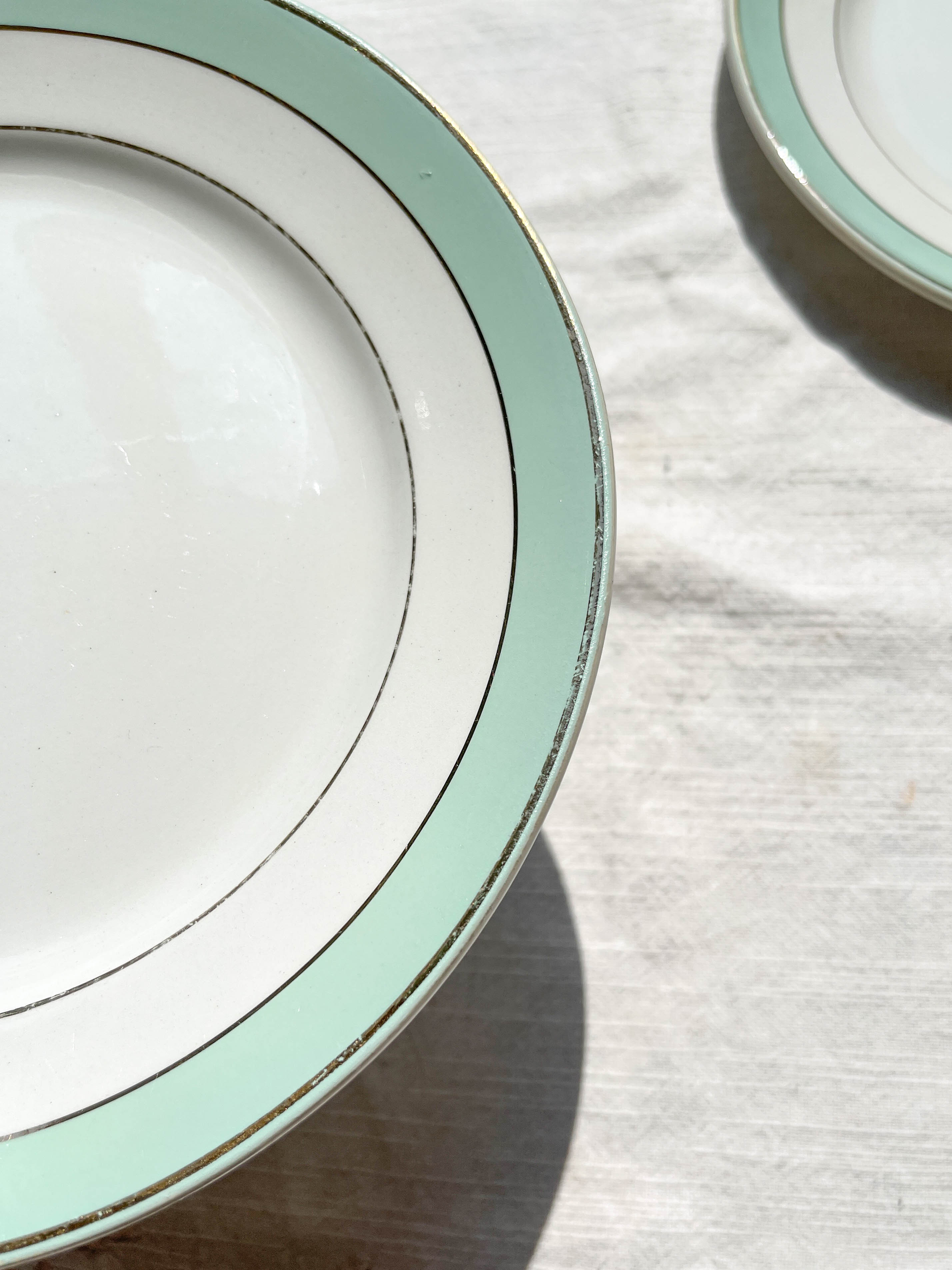 6 Badonviller flat plates in white, green and gold earthenware