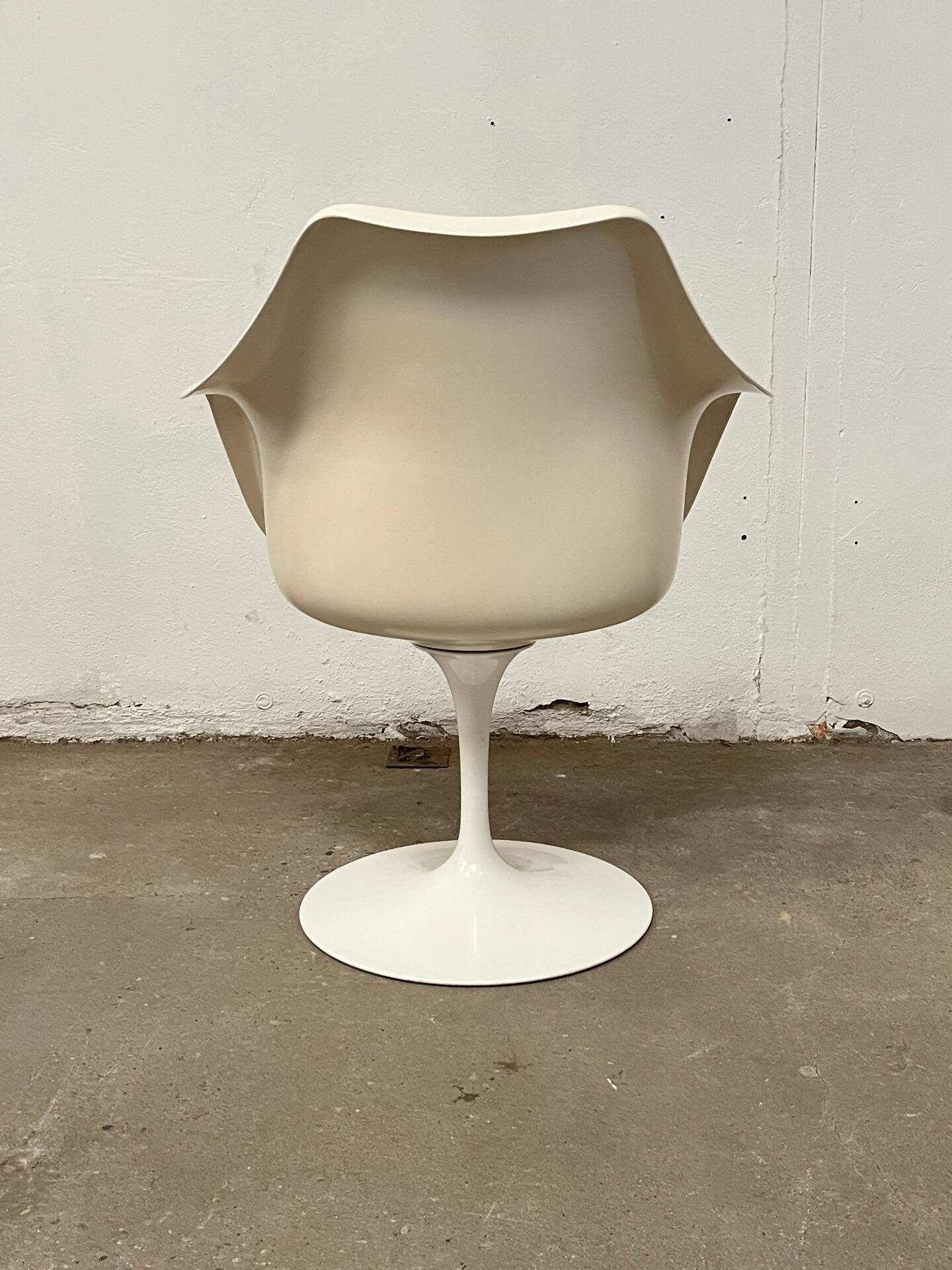 4 Tulip chairs by Eero Saarinen for Knoll