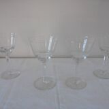Lot 4 glasses with chiseled crystal water Height 15.8 cm Diameter edge sup. 8.8 cm