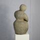 Sculpture en résine imitation pierre, circa 1960