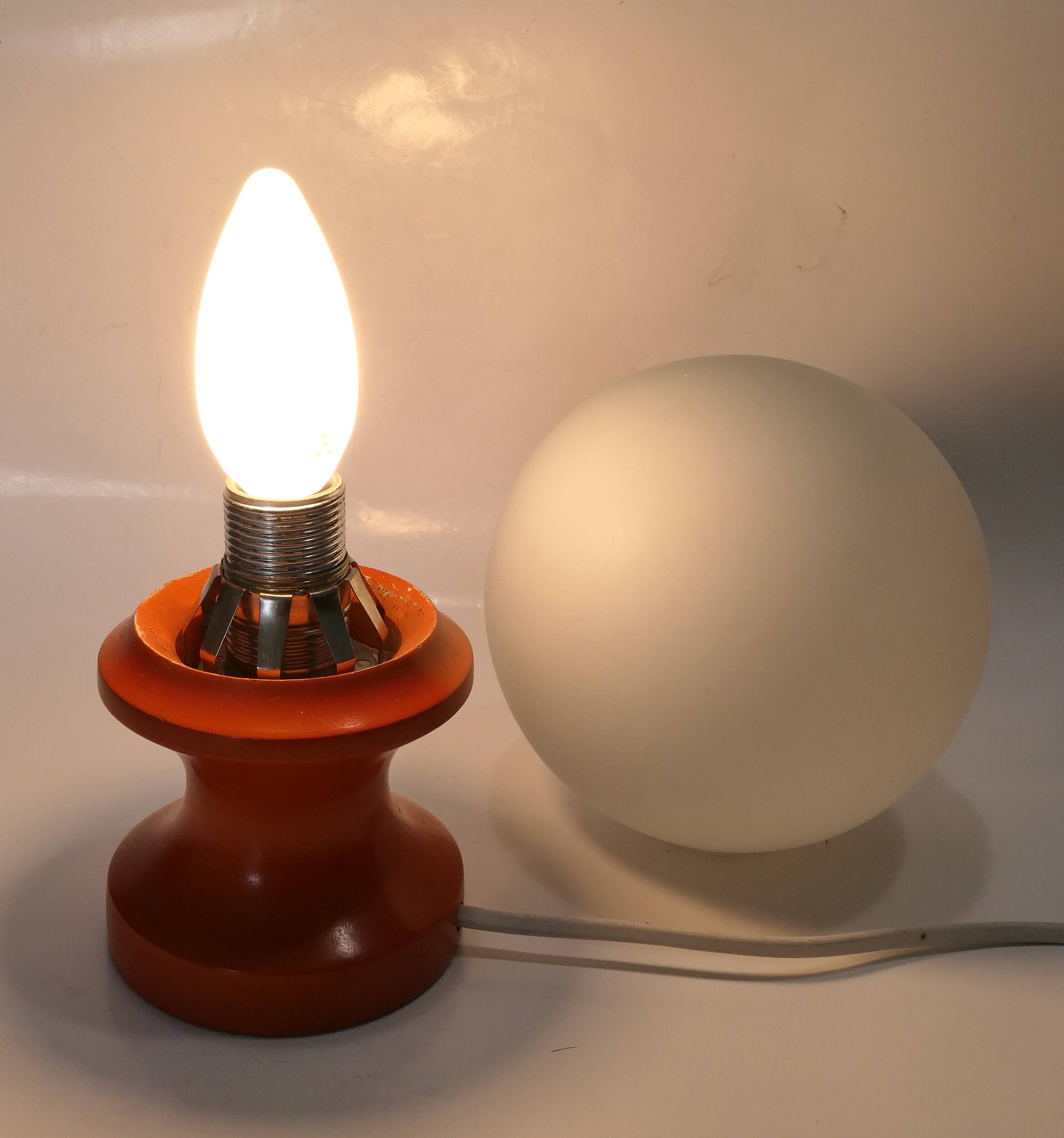 Table or bedside lamp orange wood and opaline vintage 70's hustadt