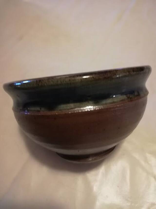 Enamelled ceramic cup