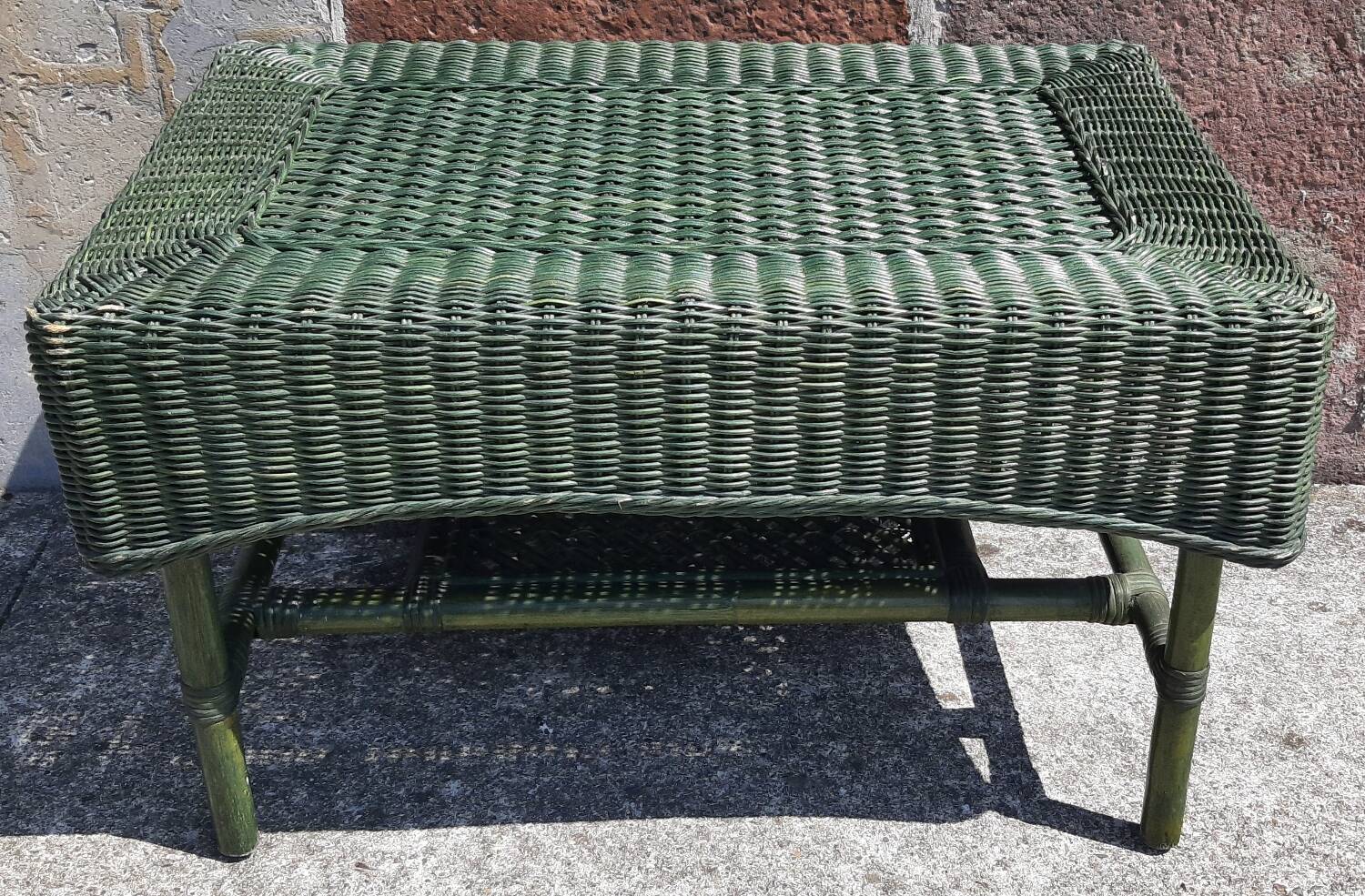 Salon de jardin complet en rotin. (Sofa, fauteuils x 2, table basse)