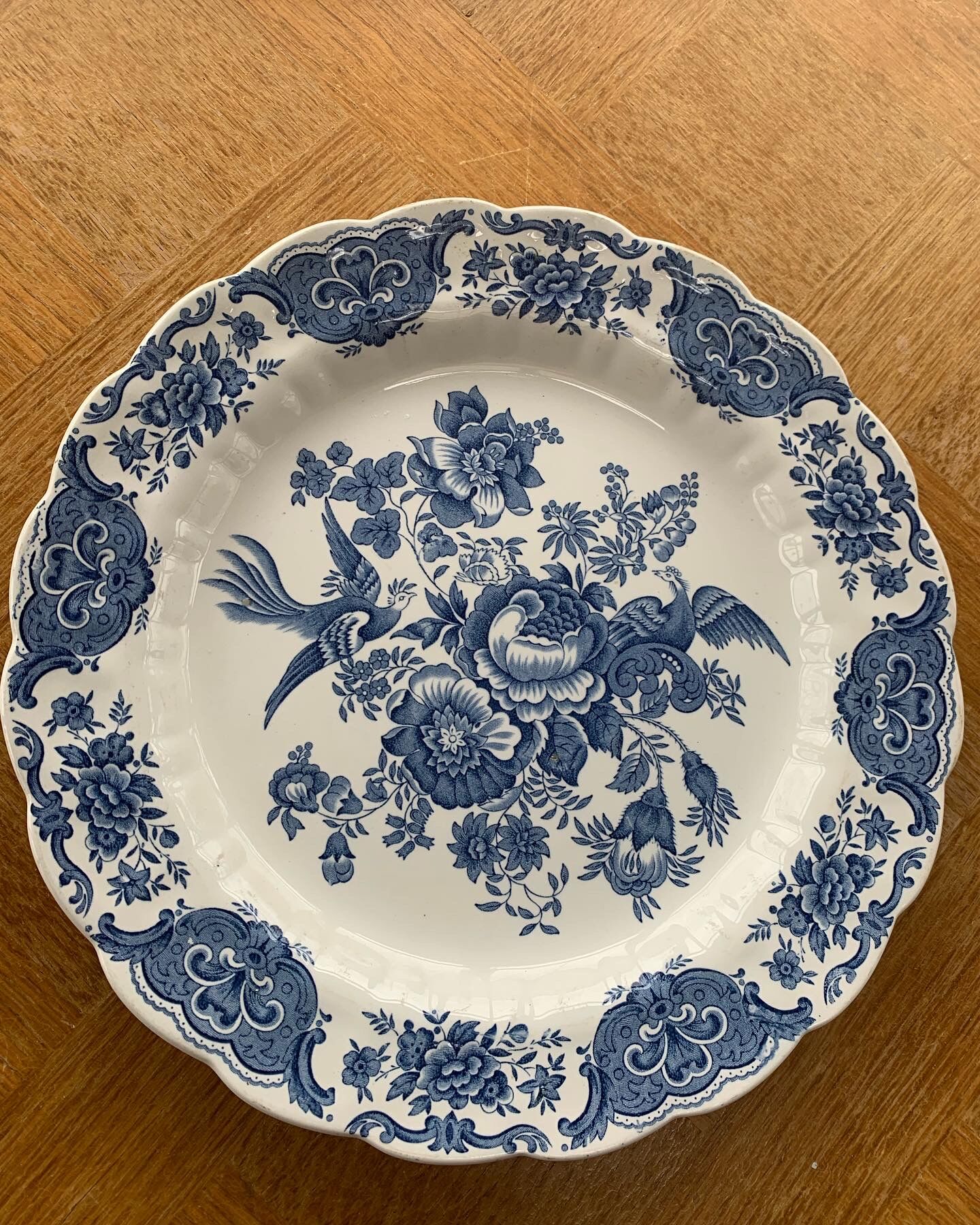 Vintage Windsor model ridgway staffordshire cake dish