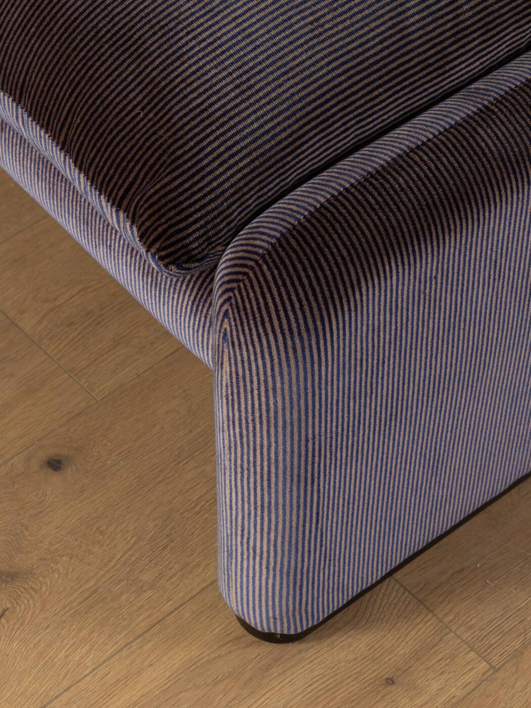 "675 MARALUNGA" armchair