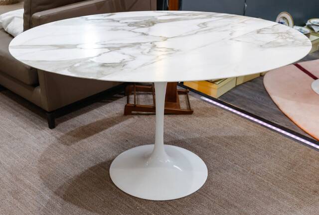 Eero Saarinen & Knoll Table "Tulip ovale" calacatta oro