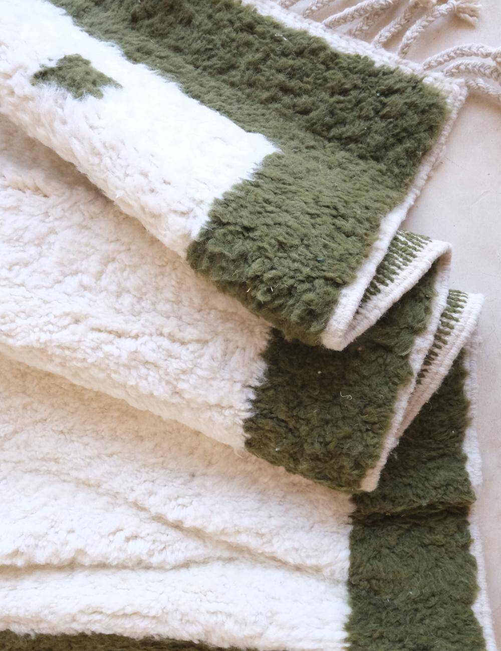 Contemporary Green and White Rug - 352 x 254 cm