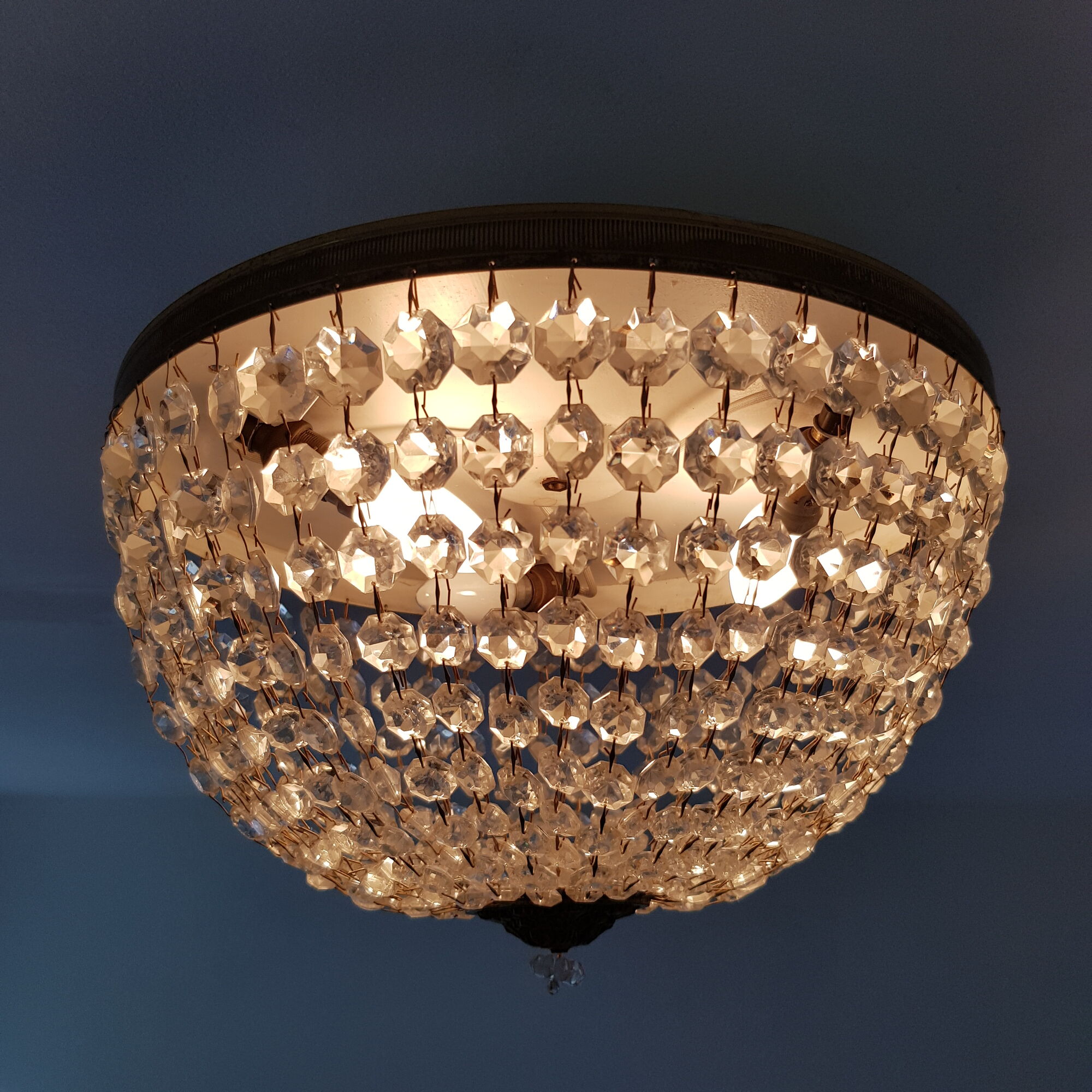 Ceiling light basket with 3 lights in gilded brass