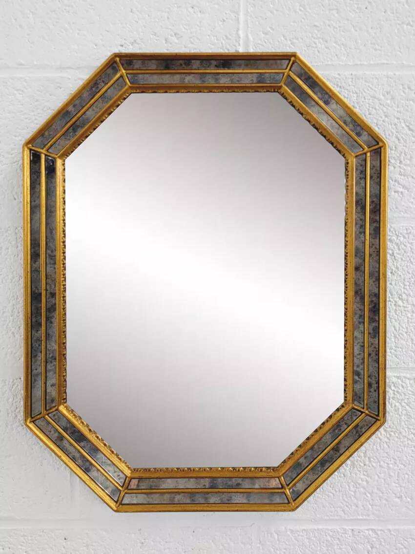 Octagonal mirror in Venetian style with gold-rimmed parecloses