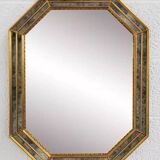 Octagonal mirror in Venetian style with gold-rimmed parecloses