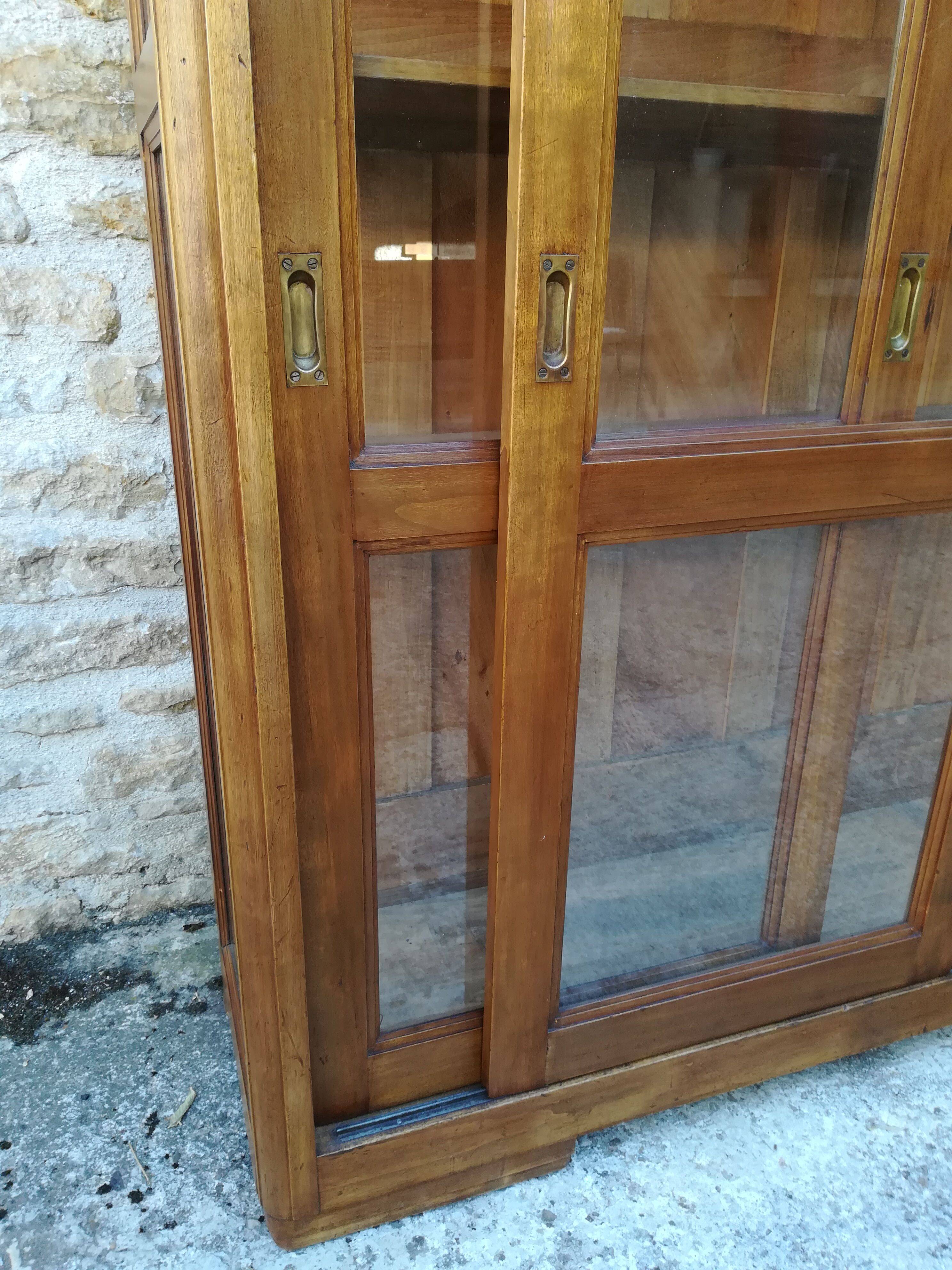 Showcase with two sliding doors