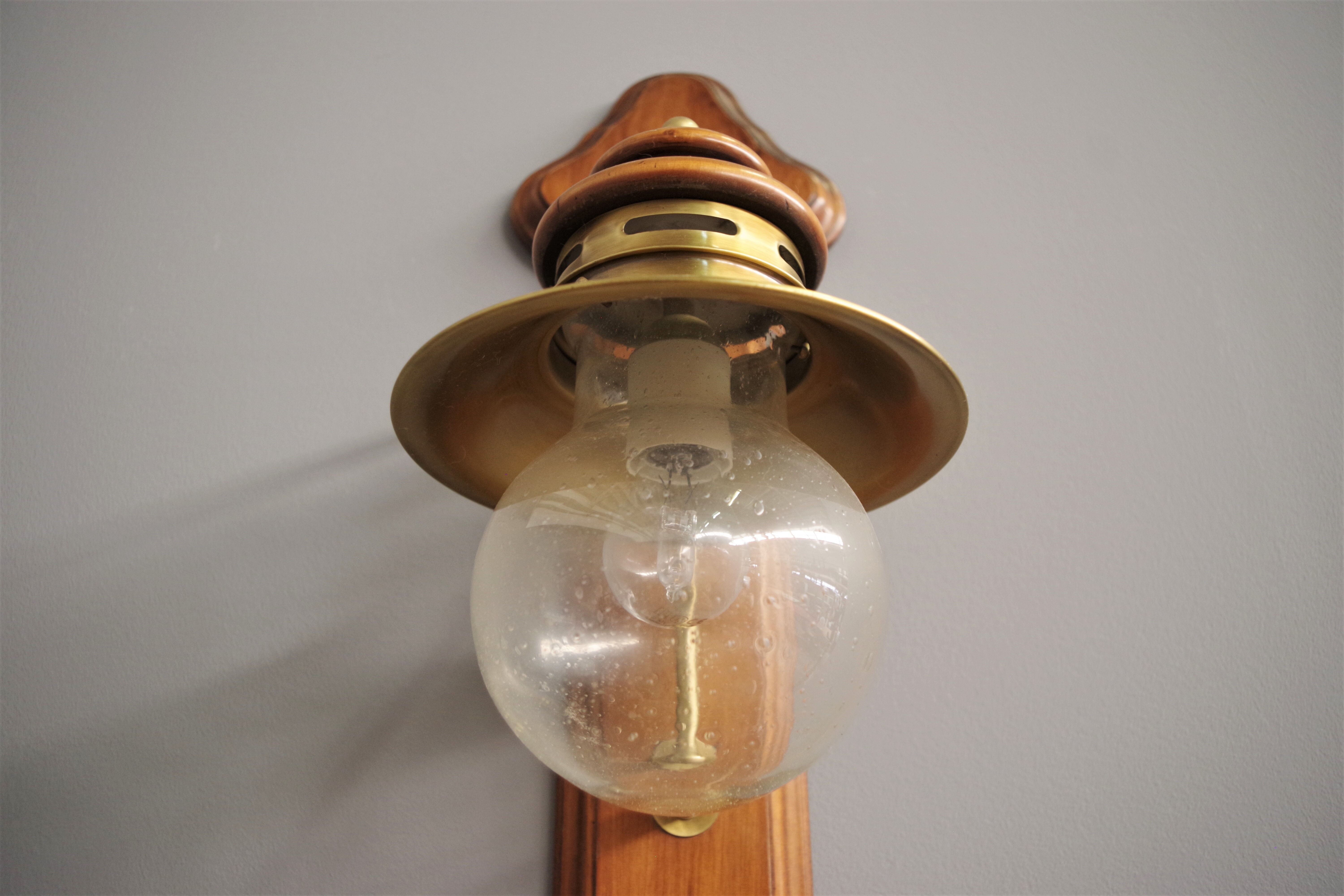 Vintage wall lamp in Murano glass, wood and brass, 1970