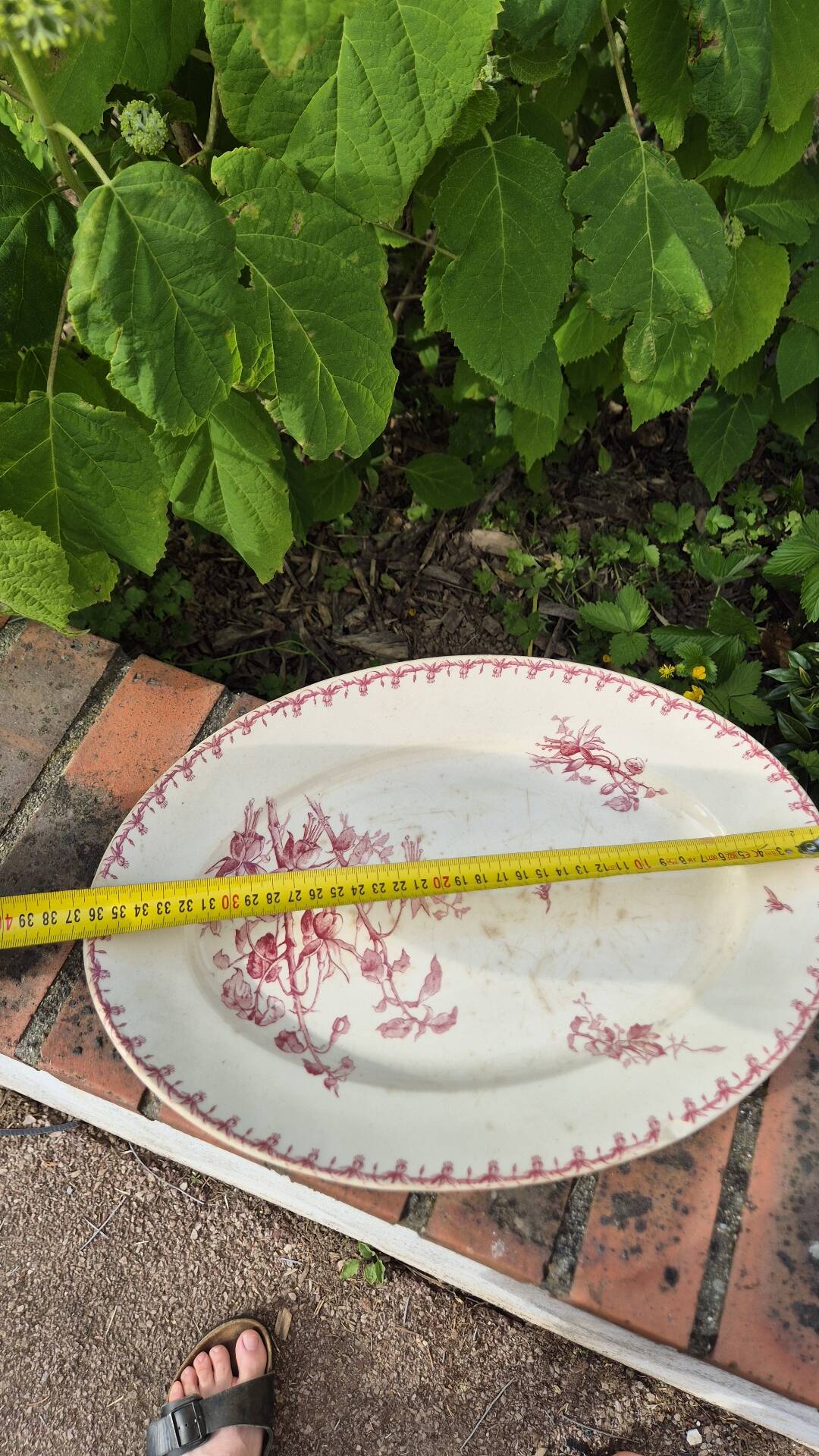 🍽️ Large antique oval dish – Opaque porcelain from Gien – Fuchsi decoration