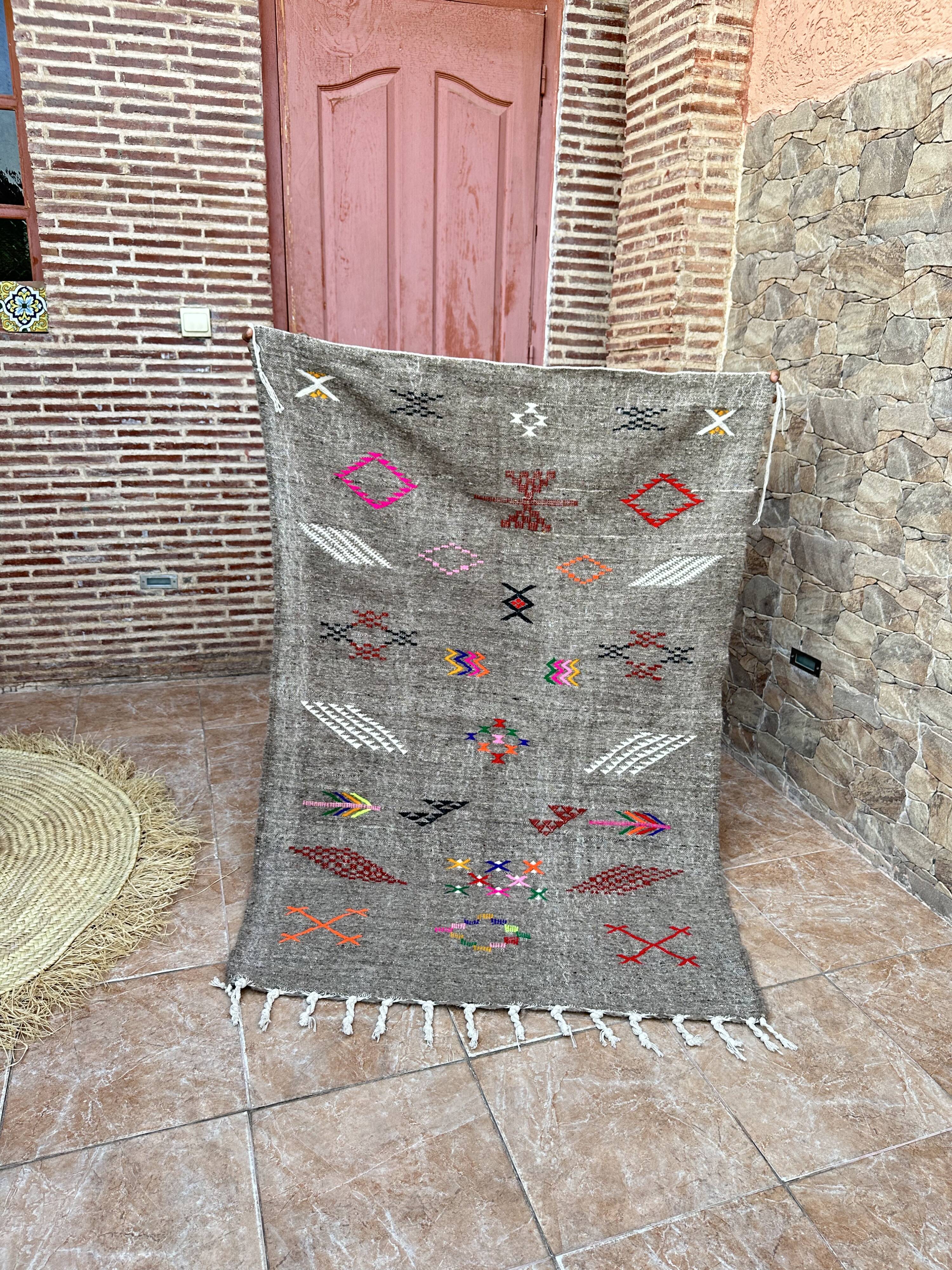 Moroccan Flat Woven Kilim Rug - Small Berber Kilim Rug - Woven Tribal Moroccan Patterns